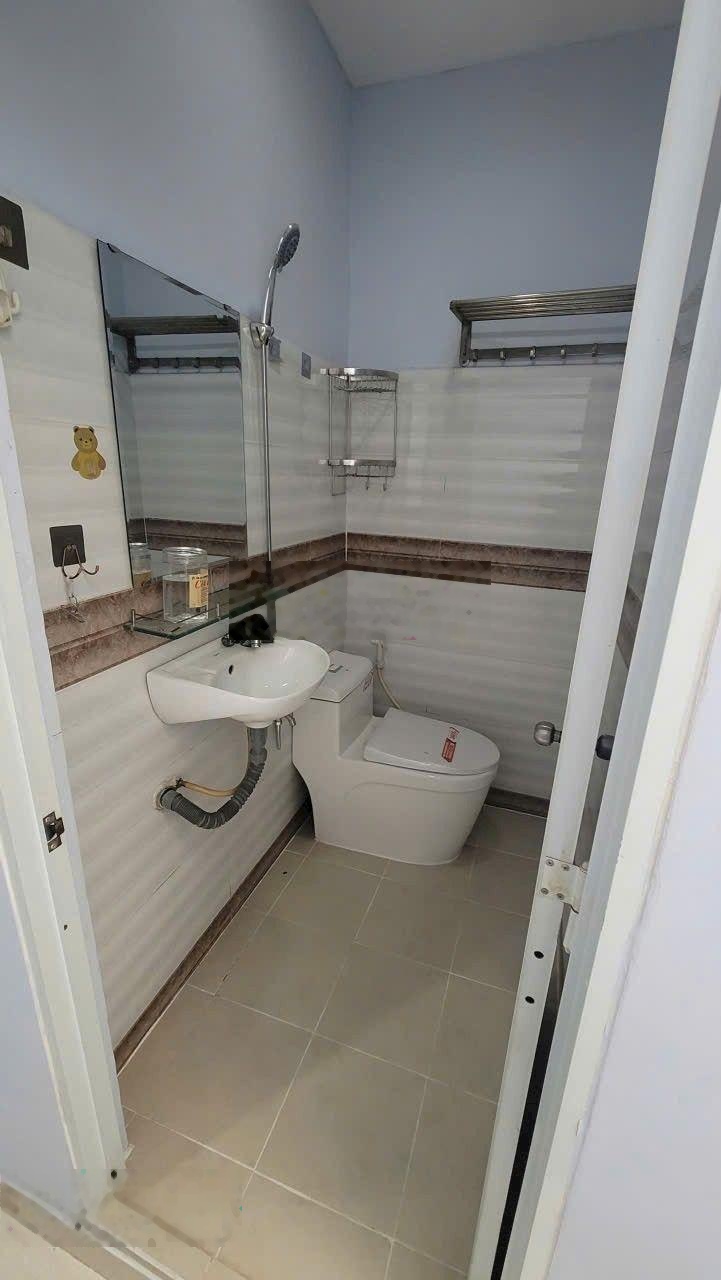 Bán nhà 2 tầng cạnh HXH Trần Hưng Đạo, Quận 1, nở hậu, 5.1 tỷ