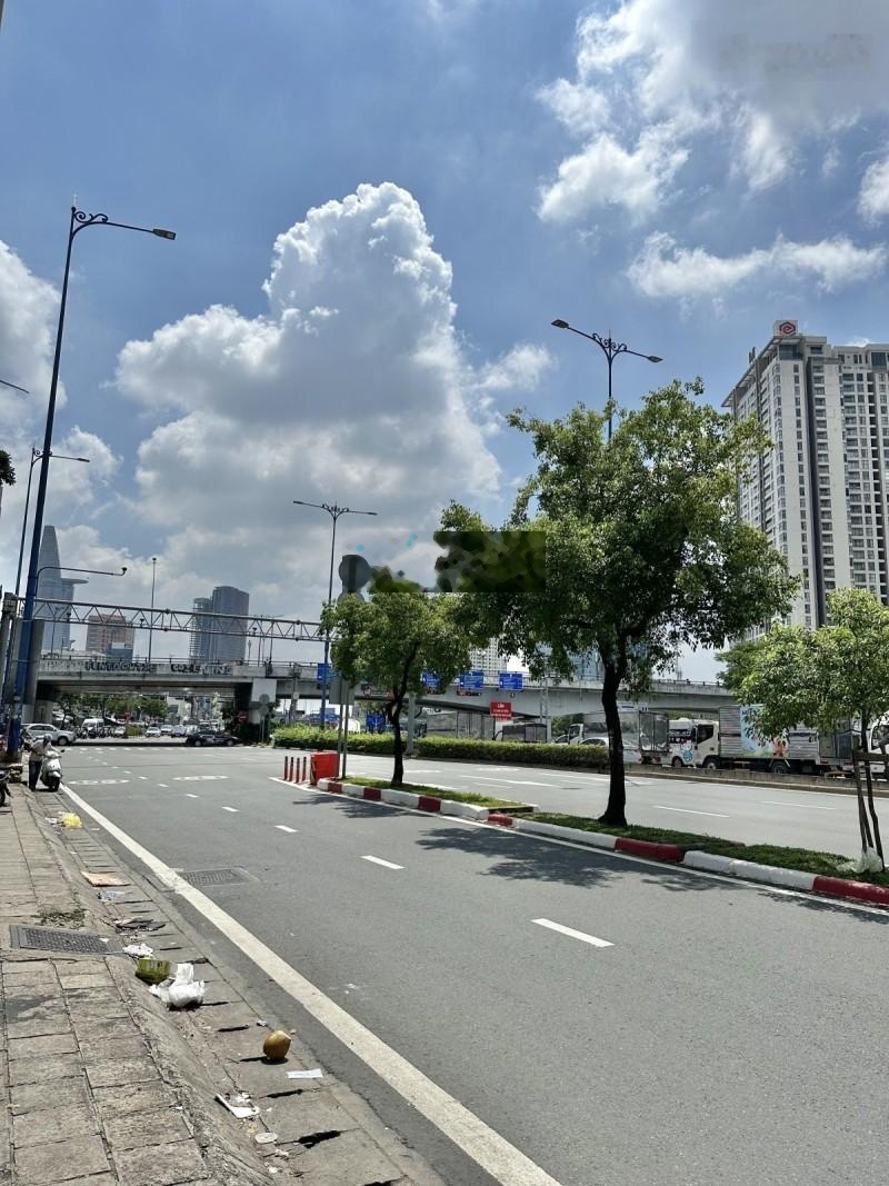 Võ Văn Kiệt - Quận 1 - nhà 2 tầng tiện xây mới - 3,7x10m - sổ vuông - gần mặt tiền - trước nhà 3,5m