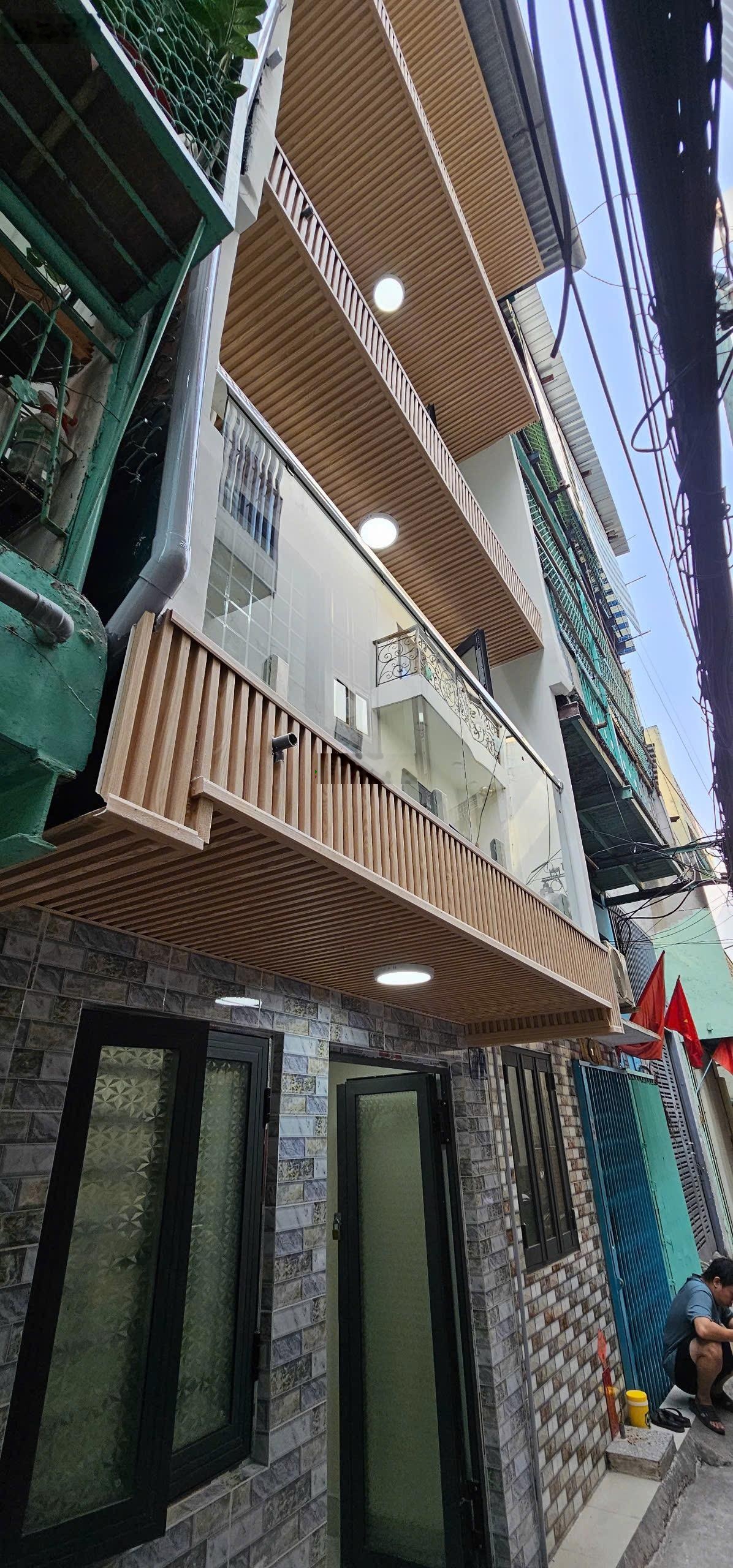 Hoa hồng 50 tr. Chính chủ bán nhà Hồng Bàng Q6 SHR 3 lầu nhà đẹp sửa mới hẻm thông giá cực tốt