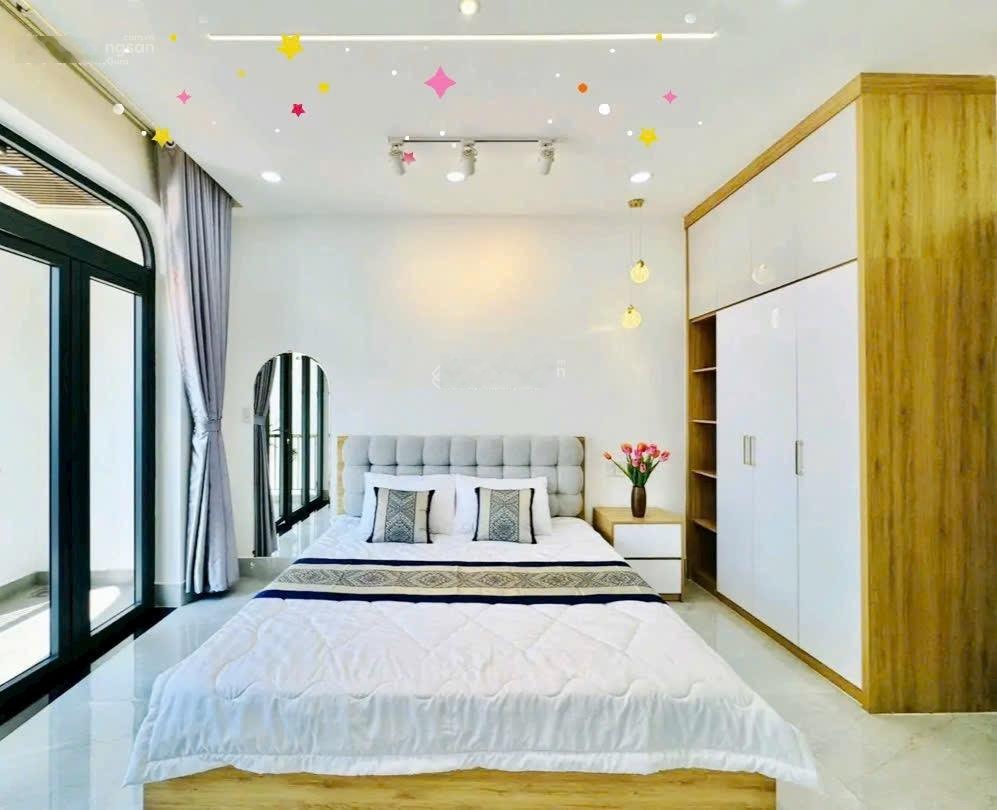 Kẹt tiền bán nhà Đường Nguyễn Thái Bình - Q1. Giá 5tỷ3/75,9m2 gần cho Bến Thành. Cho thuê 31tr/th