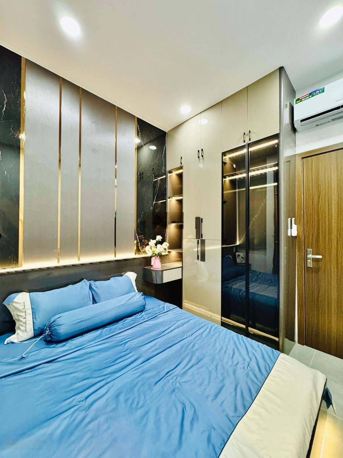 Diện tích: 3m x 12m (Nở hậu 4.1m). Hướng Tây. Kết cấu: 1 trệt 1 lầu. Hoàn công đủ. Công