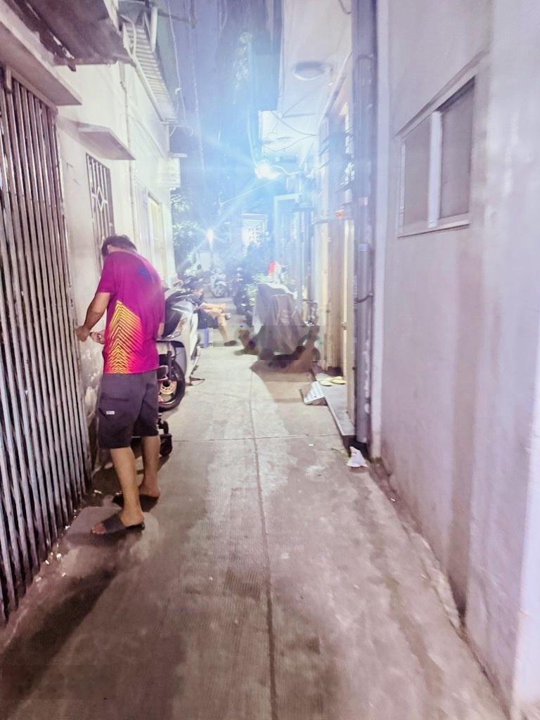 Chỉ 3 tỷ có nhà trung tâm quận 10 hẻm thông thoáng sổ hồng riêng, giá tốt