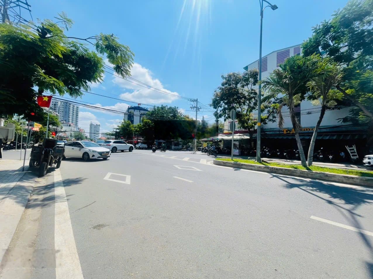 Cho thuê nhà mặt tiền làm văn phòng công ty hoặc kinh doanh đường Phú Thuận, phường Phú Thuận, Q7