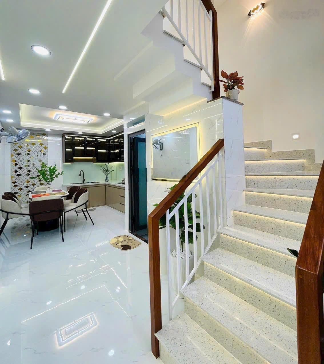 Bán nhà đường Bùi Đình Tuý gần bến xe Miền Đông, 48m2, 2tỉ450. HDT 14tr/th, sổ riêng