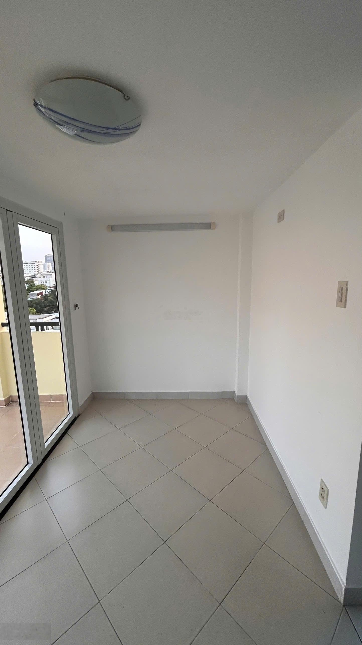 Cho thuê nhà riêng, 4 phòng ngủ có máy lạnh, vừa mới làm mới, vào ở ngay