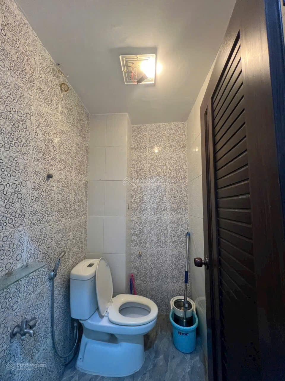 3,95 tỷ - 3 tầng - bùi đình tuý - bình thạnh - có giếng trời thoáng - nhà mới cứng.