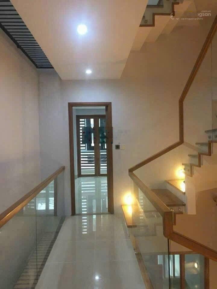 Bán nhà 60m2 ngay Nguyễn Trung Ngạn, Quận 1 hẻm 5m - full nội thất - giá: 3.2 Tỷ - cho thuê 17 tr