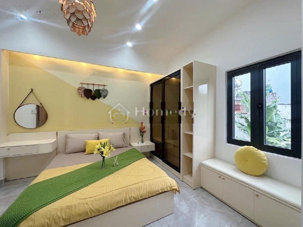 Chạy nợ bán gấp nhà đ. Thành Thái, q10,gần trạm y tế ,dt 59m2- giá 2,2 tỷ có sổ hồng riêng