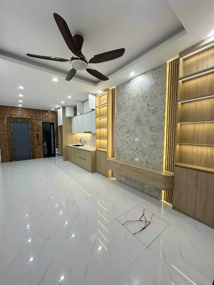 Nhà Tây Mỗ 5 tầng thang máy, chỉ nhỉnh 8 tỷ, ô tô đỗ cửa, tiện ích ngập mặt