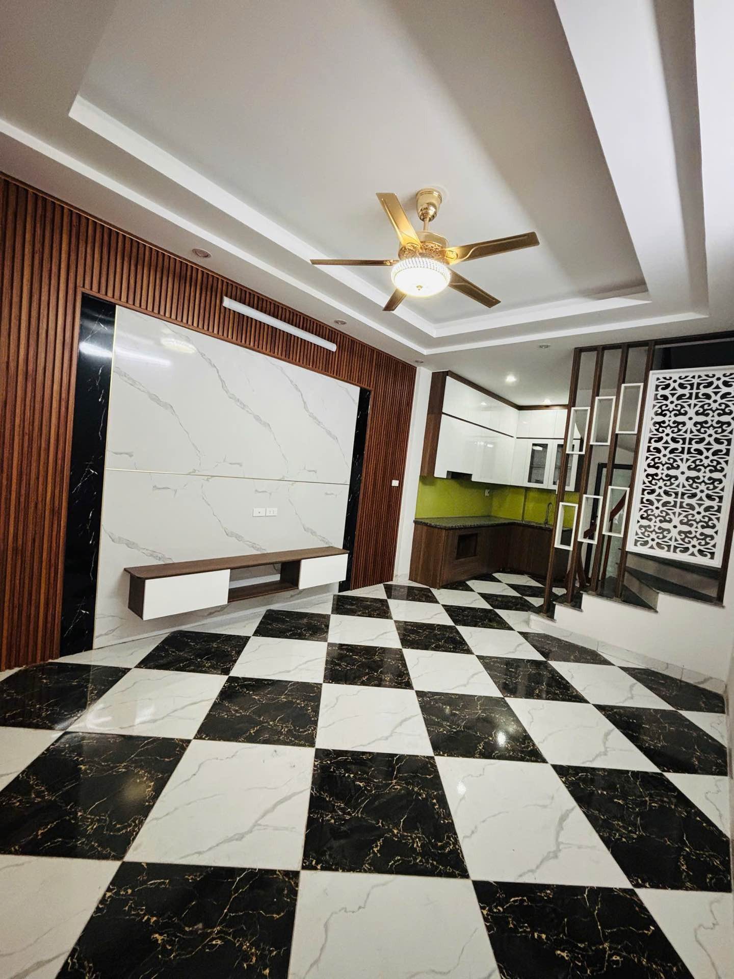 Bán nhà riêng quận Long Biên, thành phố Hà Nội, giá 7,35 tỷ