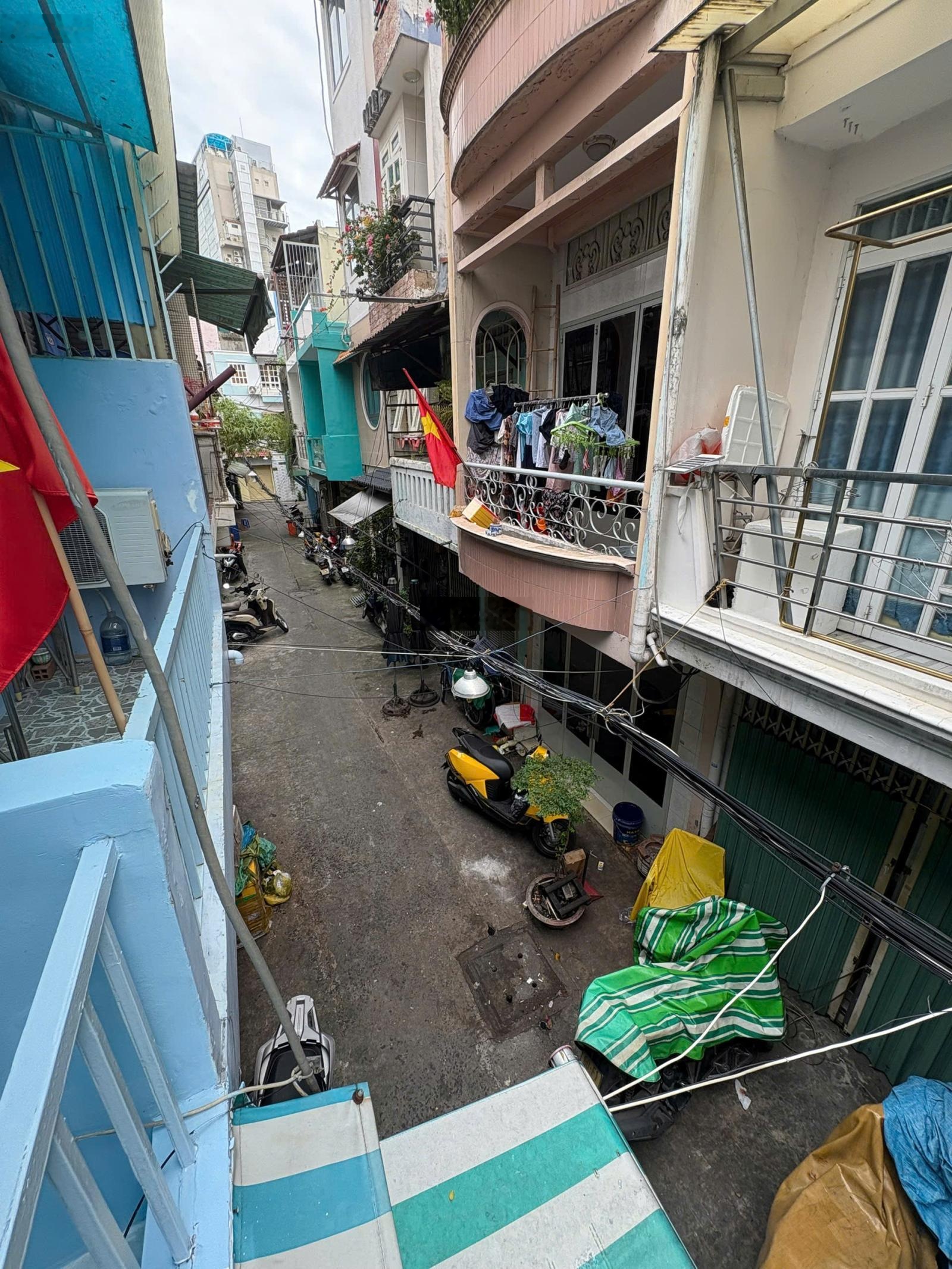 Bán nhà hẻm TK11 Bến Chương Dương, DT 30m2 1 trệt 1 lầu, hẻm rộng rãi, sổ hồng giá 6,2 tỷ