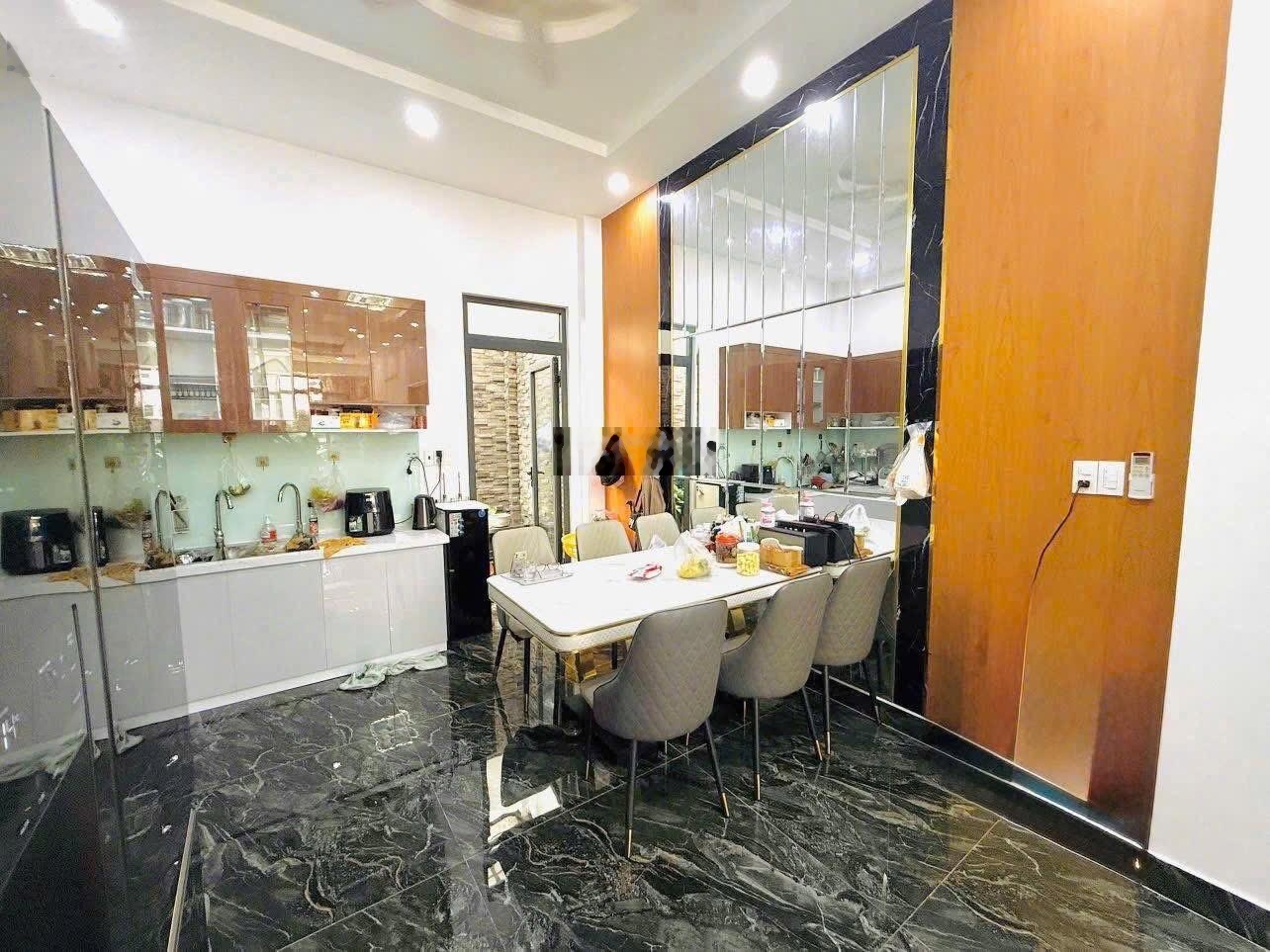 Nhà ngộp 3,990ty/ 90m2 Bùi Quang Là P12 Gò Vấp ngay giao lộ Bùi Quang Là và Phan Huy ích đi vào.