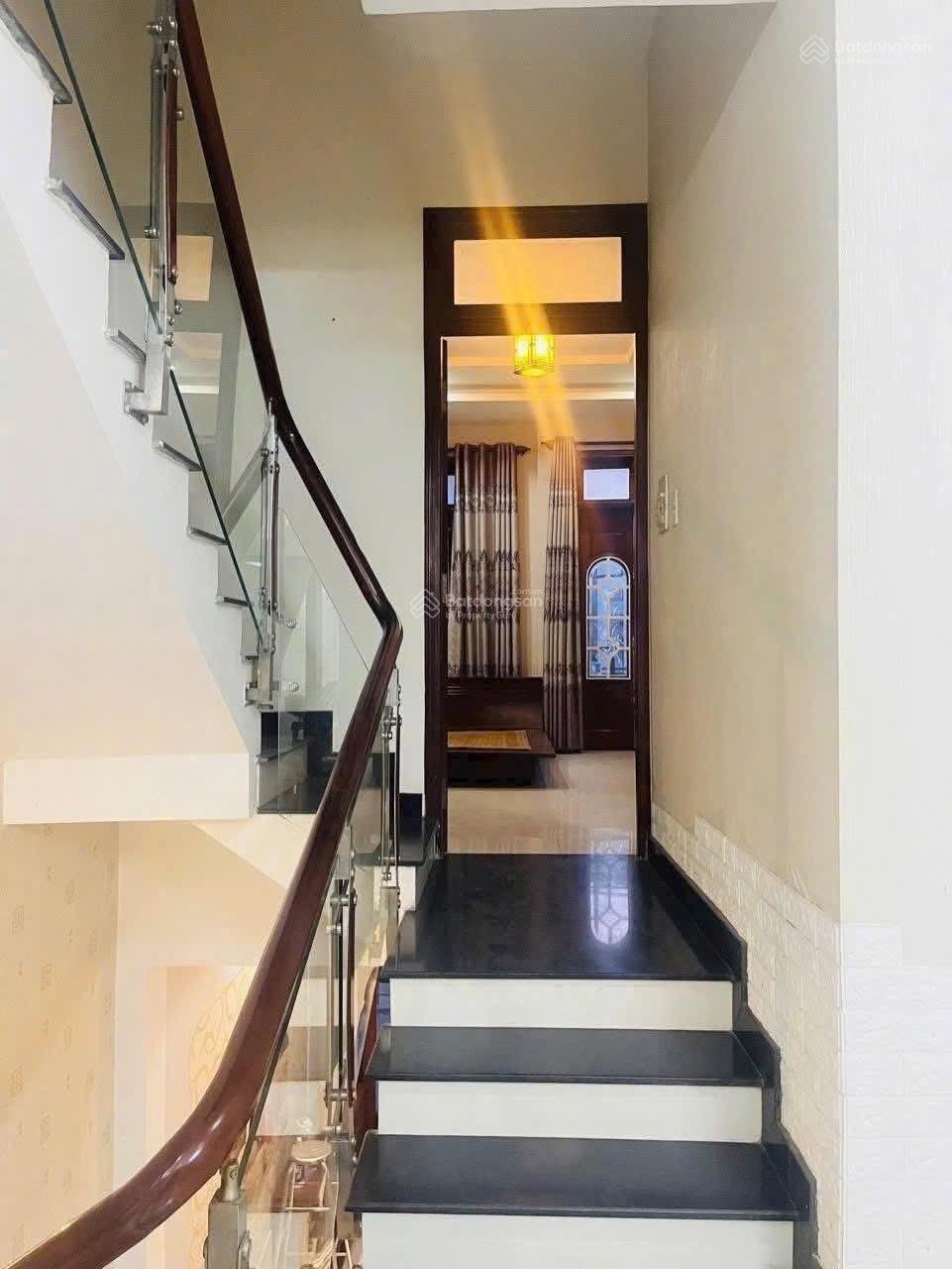 Bán nhà Tôn Thất Tùng-P.Phạm Ngũ Lão-Q1, gần công viên 23 Tháng 9. 4tỷ6 78m2 đang cho thuê 31 tr/th