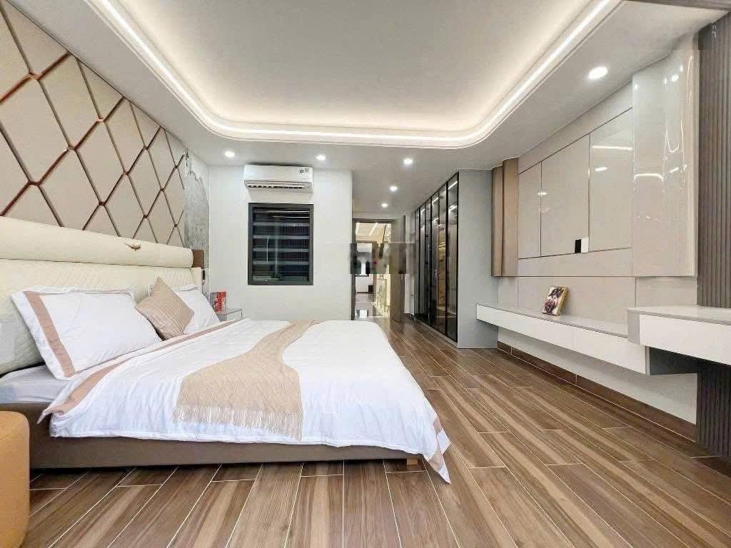 Hạ giá nhà 49m² đường Hoàng Hoa Thám, P6, Bình Thạnh. Xây 4 tầng, hẻm 5m, sổ sẵn, hoàn công