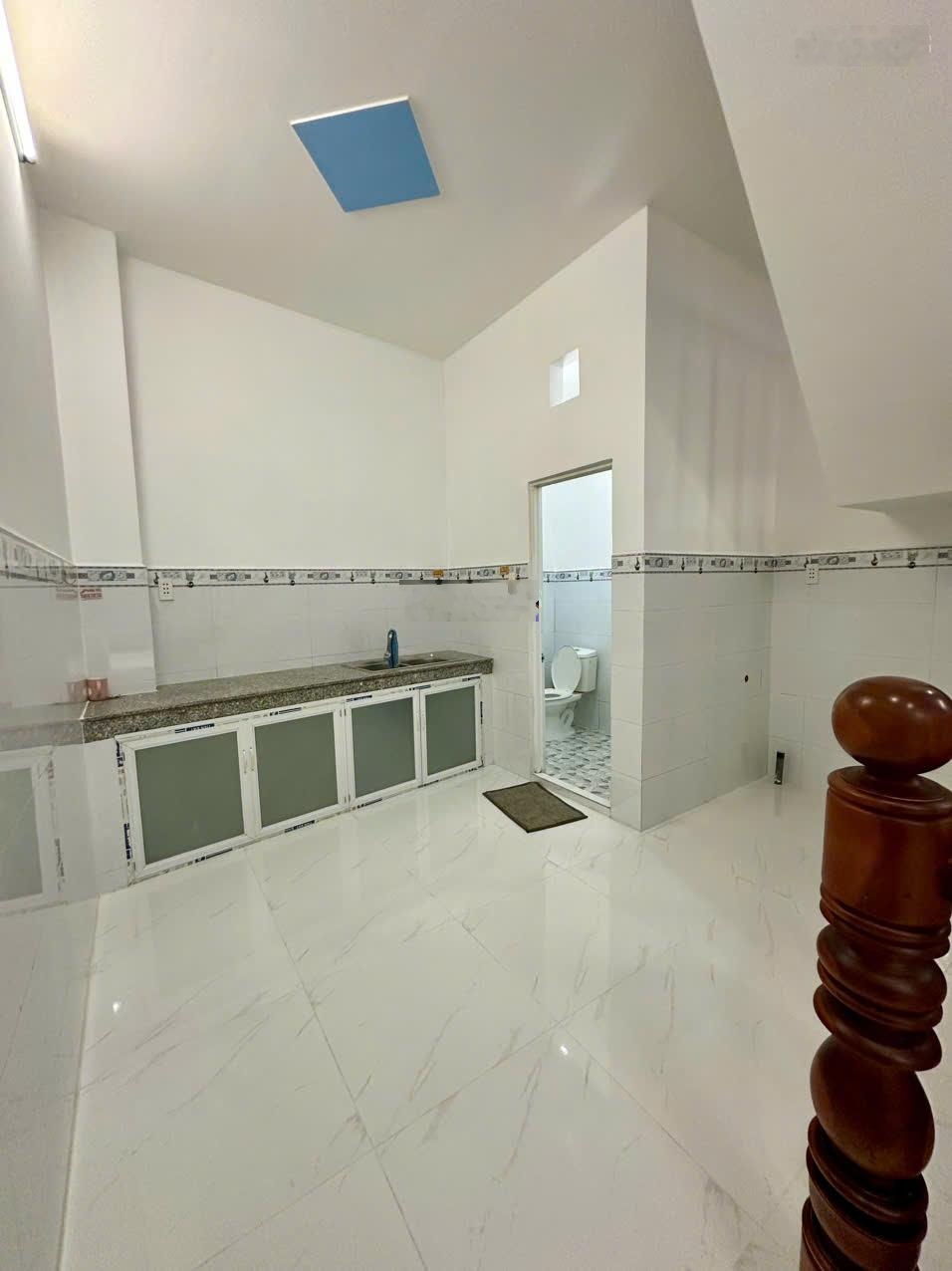 Bán nhà 765 triệu - mặt tiền chính chủ sổ riêng 1 trệt 1 lầu 2pn 2wc