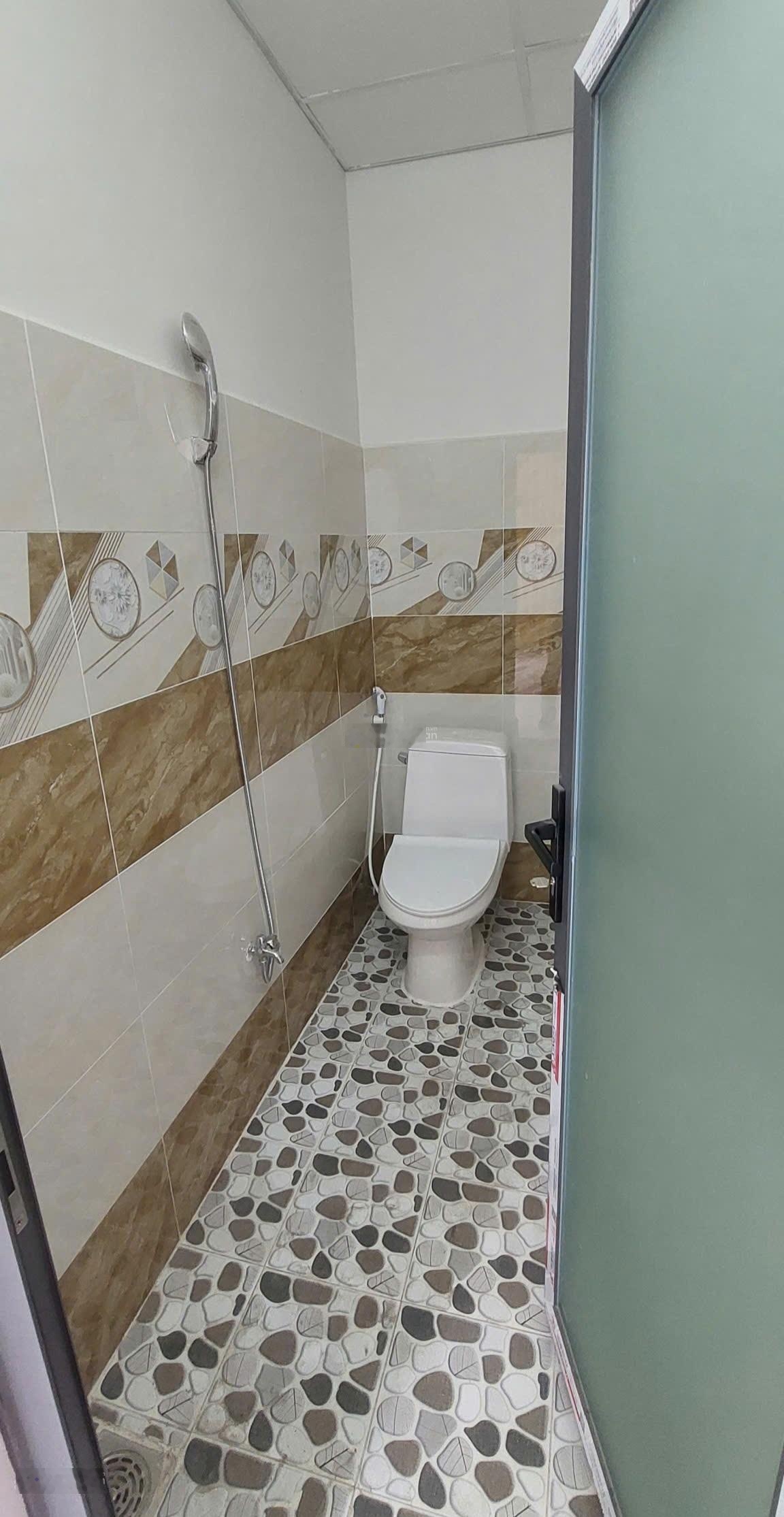 Nhà mới gần BV Bình Tân, khu dân cư đông đúc, cách Đầm Sen chỉ 10phút