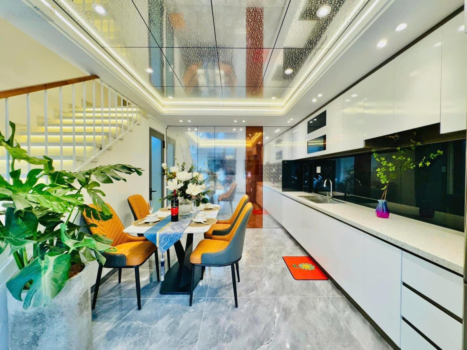 Giảm còn 2.2 tỷ. Bán nhà 44m2 Nguyễn Văn Lượng, P17, Gò Vấp. Gần Lotte Mart, xây 3 tầng. Sổ riêng