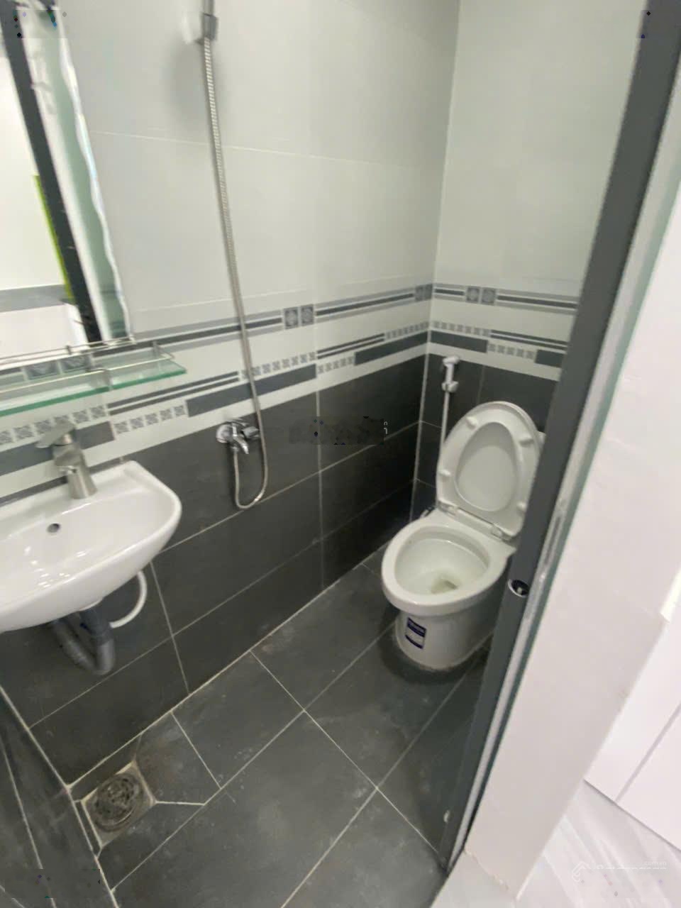 Nhà riêng Ngay Chợ Thiếc Hẻm 1 Xẹc 20m ra tới Lê Văn Khương 4x5m, 2PN Đầy đủ nội thất