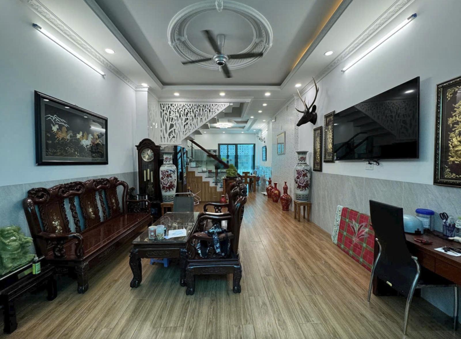 Bán nhà riêng tại Đặng Thùy Trâm, giá tốt 3,1 tỷ, 70,2m2, 3PN, 4WC, 3 tầng, mặt tiền 5m