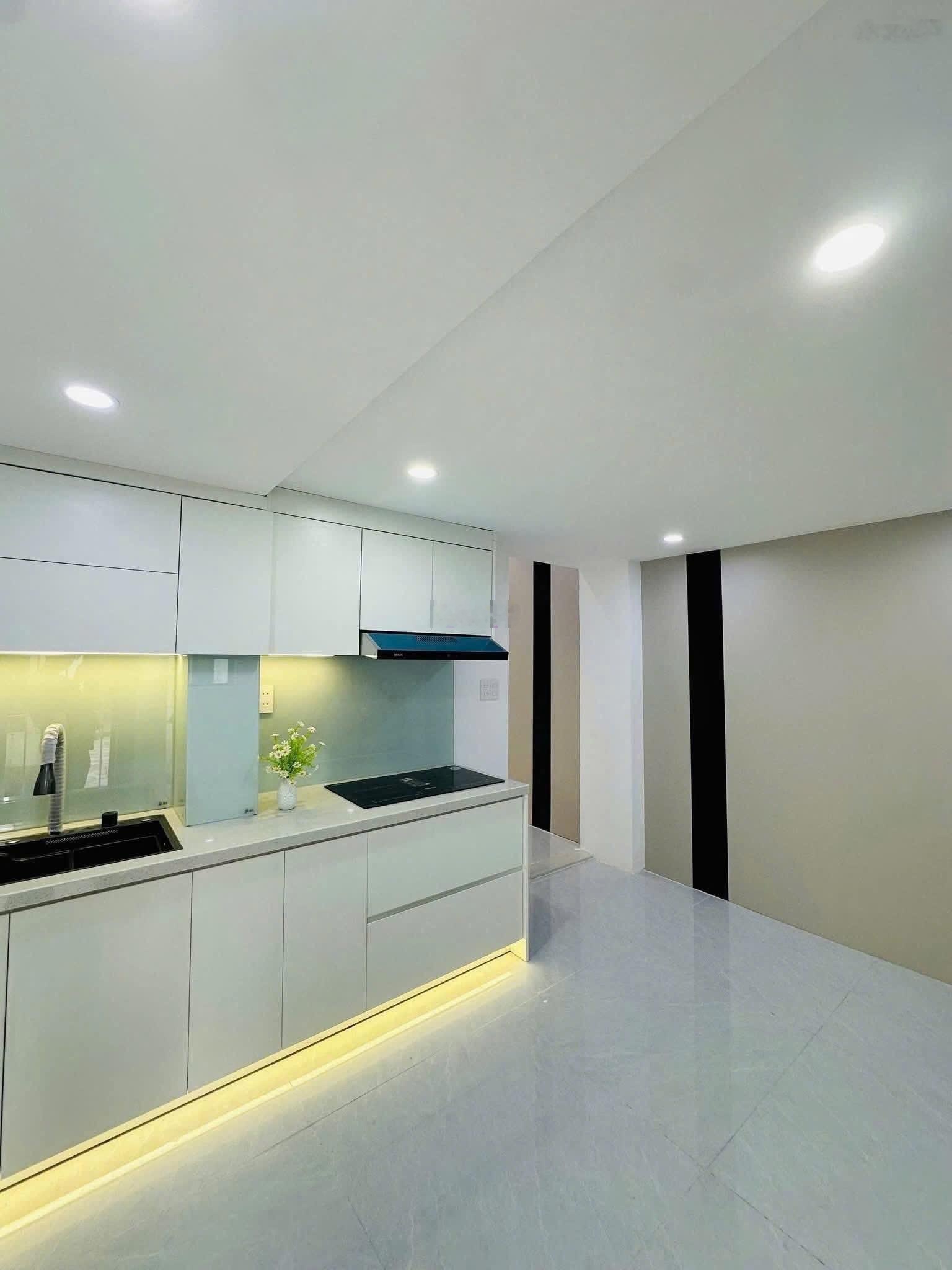 Điện Biên Phủ, Bình Thạnh giá 3 tỷ 750, có shr, 3PN, 3wc- cho thuê tốt