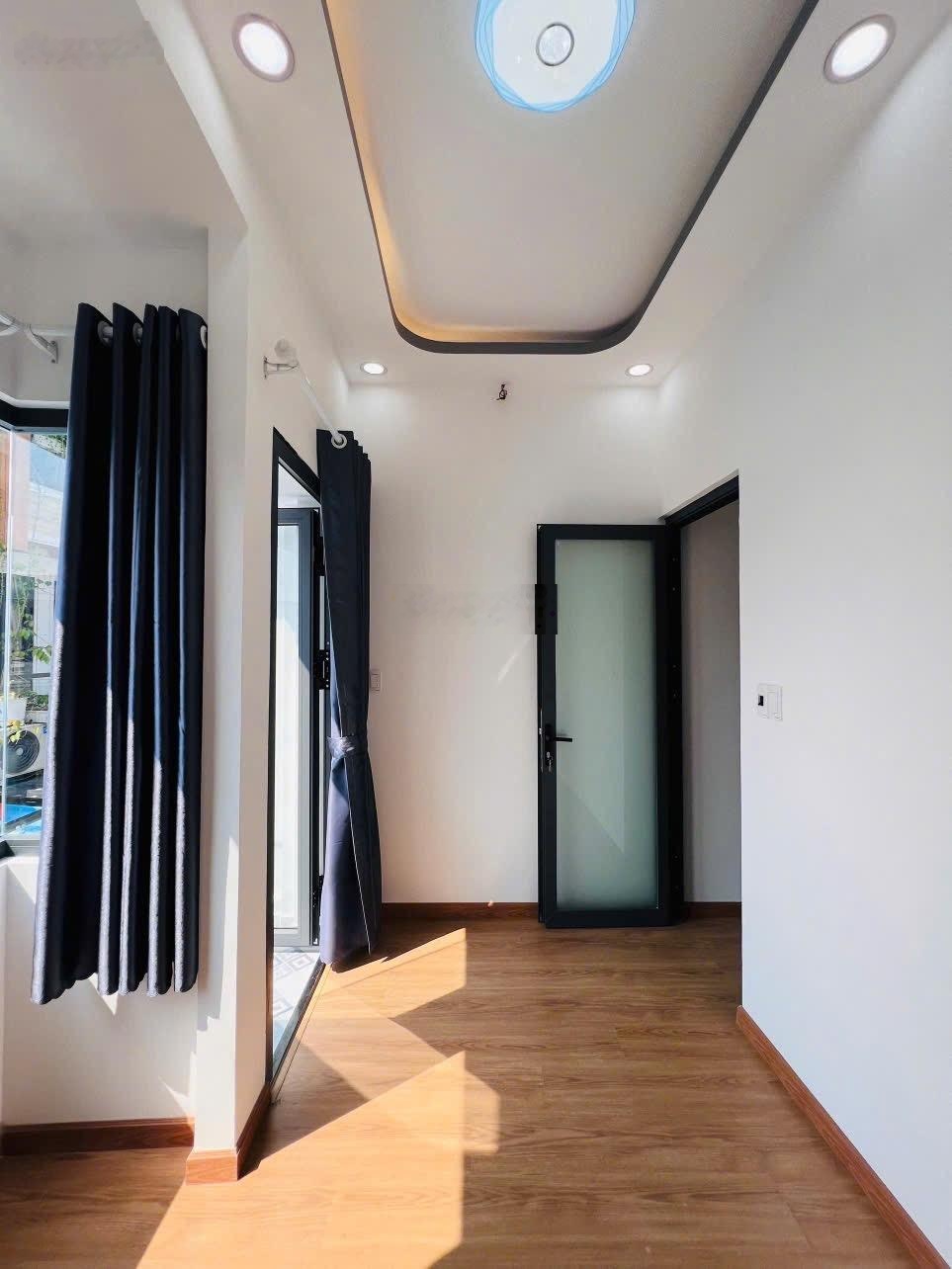 Cần bán gấp nhà mới vô ở liền hẻm xe hơi 1627 Huỳnh Tấn Phát