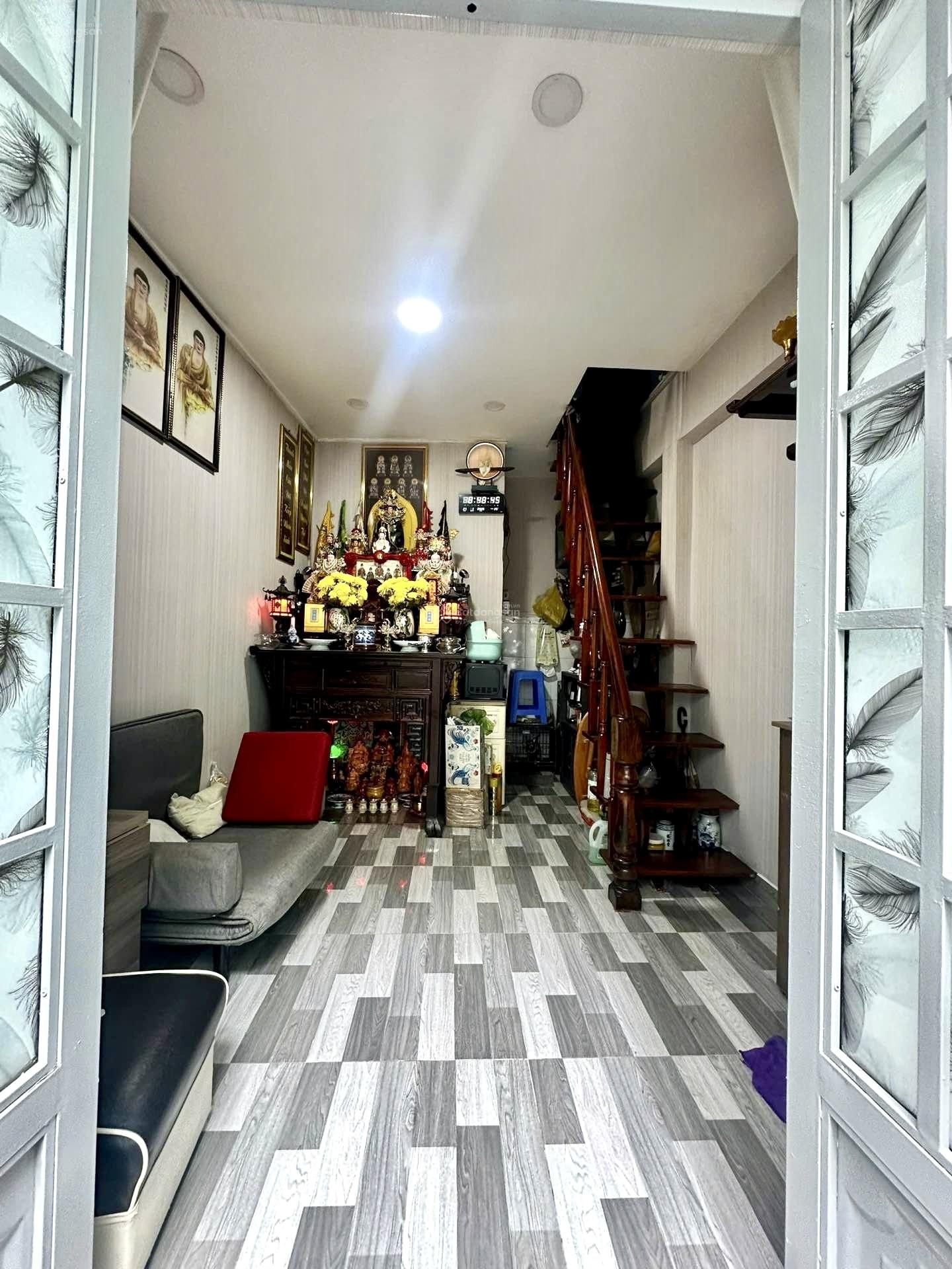 Nhà 2 tầng Bình Thạnh, gần Chợ Bà Chiểu, giá tốt chỉ 2,5 tỷ