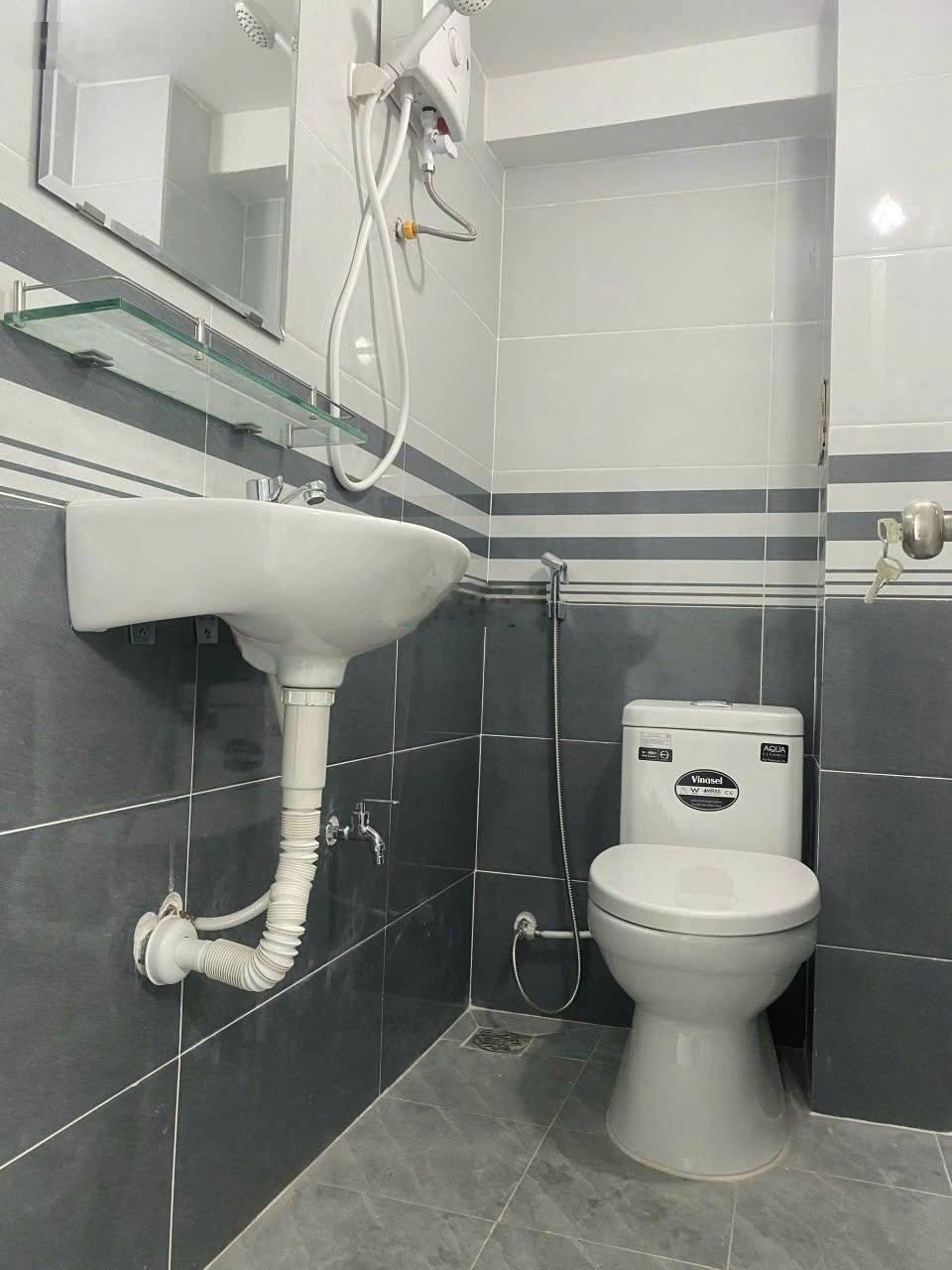 Bán gấp nhà SHR 57m2 tại Nguyễn Kiệm, Q.Gò Vấp, 2,1 tỷ - Nhà đang sang sửa lại, dọn vào ở ngay