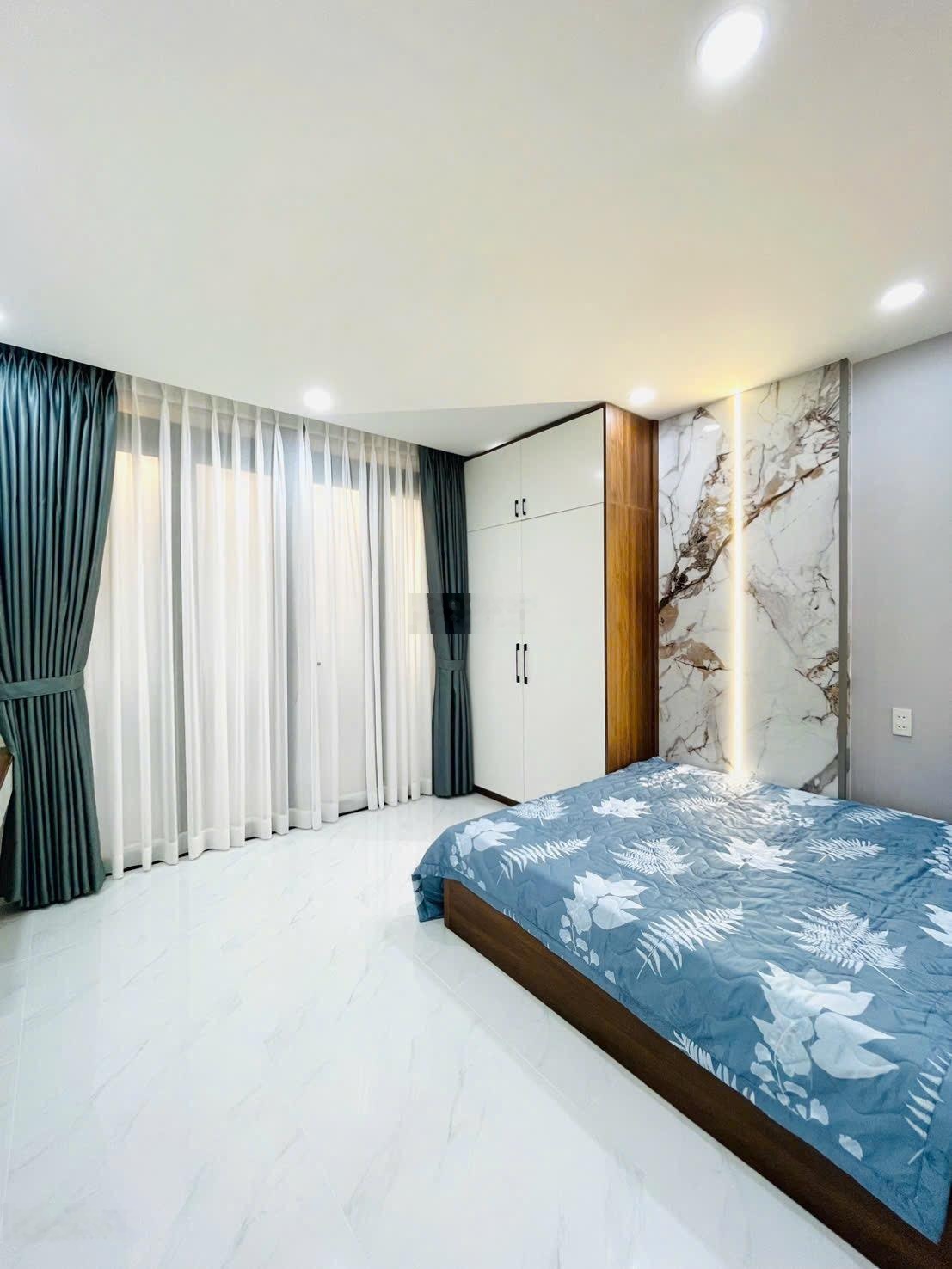 Nhà đẹp hẻm xe hơi 3 Tỷ 500tr đường Huỳnh Tấn Phát Quận 7 , nội thất đầy đủ 3 PN , sổ hồng riêng