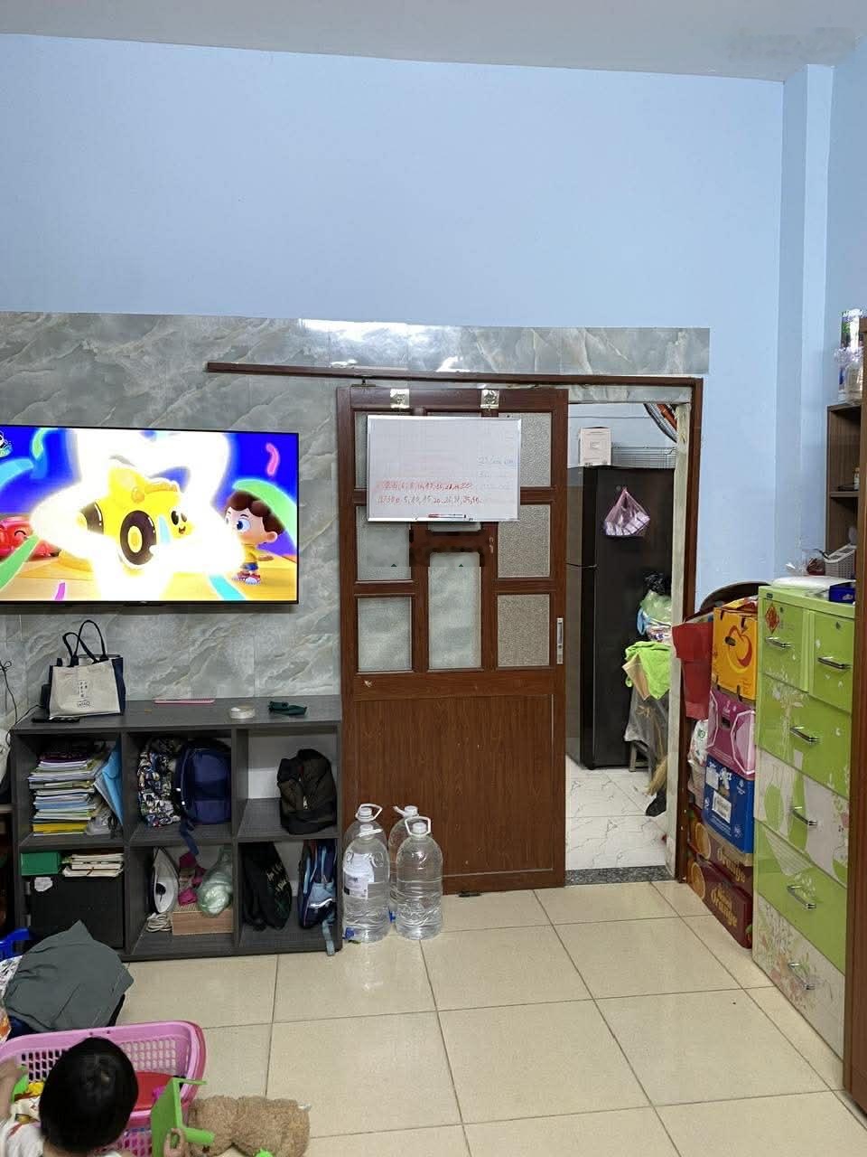 Bán nhà quận 1 - ngay chợ tân định - dt lớn (4,7m x 12m) 5pn, 3tầng, vuông vức - 6.8 tỷ