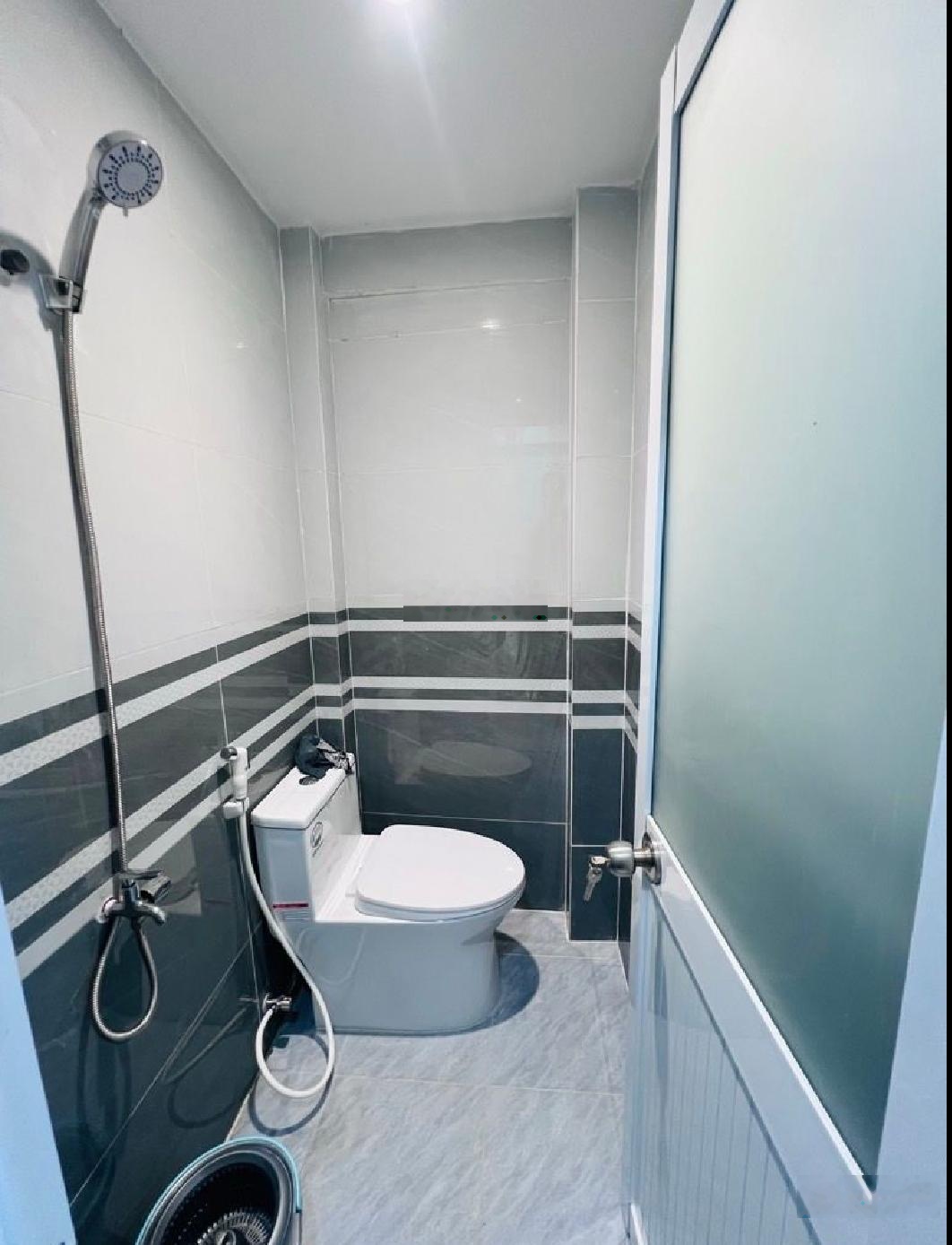 Nhà mới q7- 3 tầng chỉ 2tỷ sở huử góc 2 mt kế mặt tiền htp