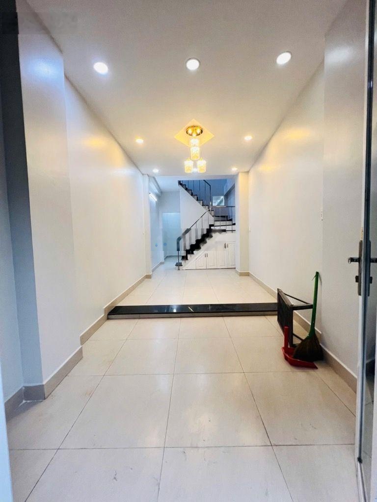 Bán nhà Huỳnh Tấn sát Hẻm Xe Hơi, 3 tầng, 4 PN, Sổ Hồng Riêng, hoàn công, giá 3.9 tỷ