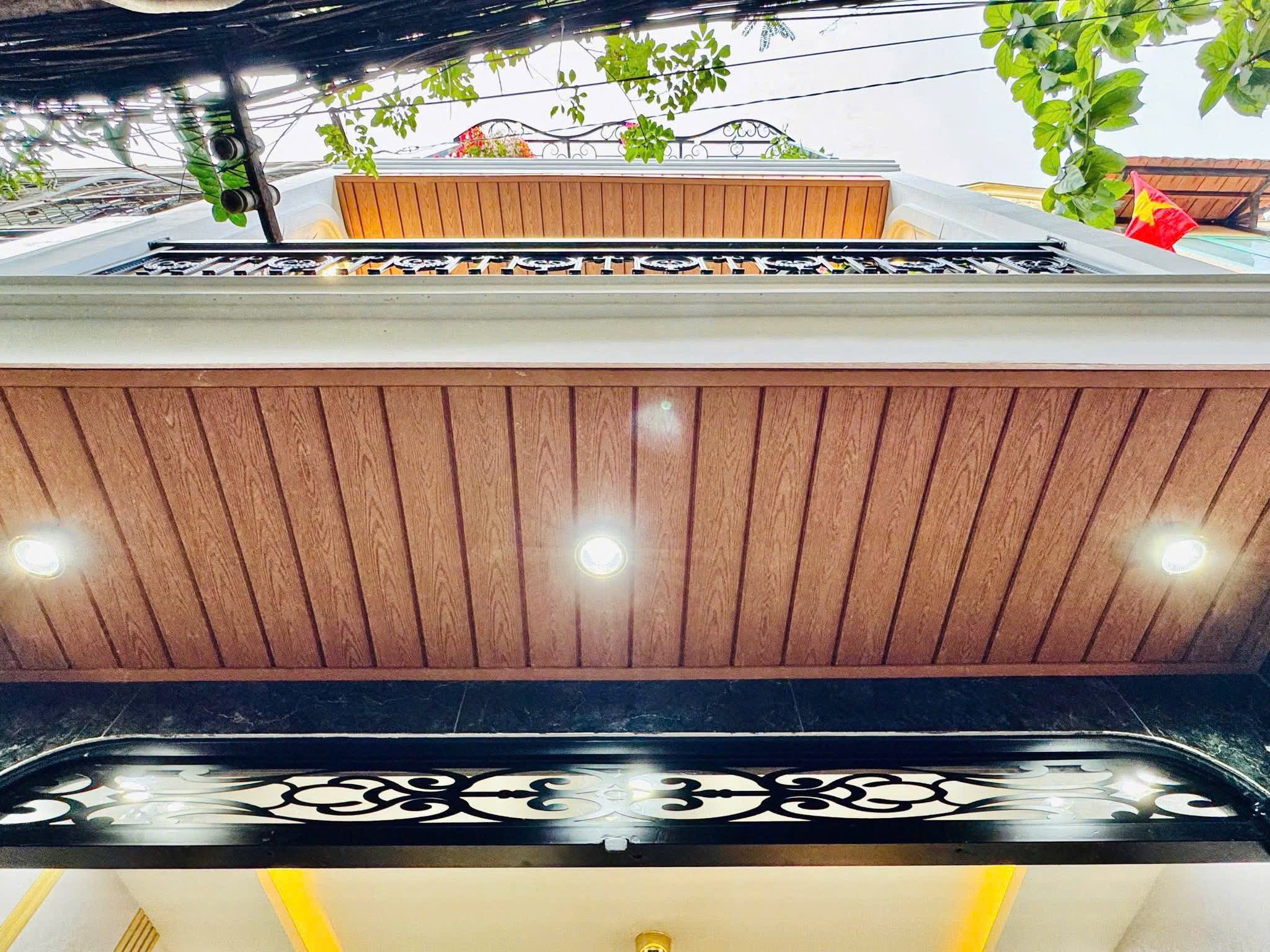 Bán nhà 3 tầng sân thượng, 3 phòng ngủ, giá chỉ 5,98 tỷ tại hẻm Nguyễn Văn Đậu, Bình Thạnh