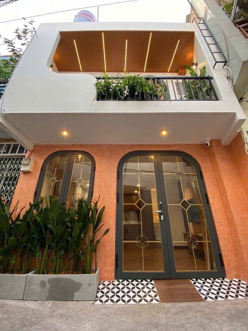 Nhà 2 tầng 32m² nở hậu, đối diện ủy ban nhân dân, quận Gò Vấp, giá 4,59 tỷ