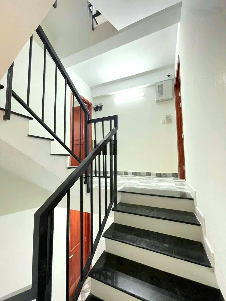 Kẹt tiền bán gấp nhà đường Nguyễn Huy Tự,Đa Kao,Q1 giá 4Tỷ200/75,4m2 thuê 33tr gần CV Lê Văn Tám