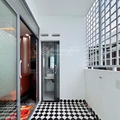 Nhà bán đường Nguyễn Gia Trí-Bình Thạnh, ôtô tới cửa, gần trường Hutech, 3TỶ450/80m2, cho thuê 22tr