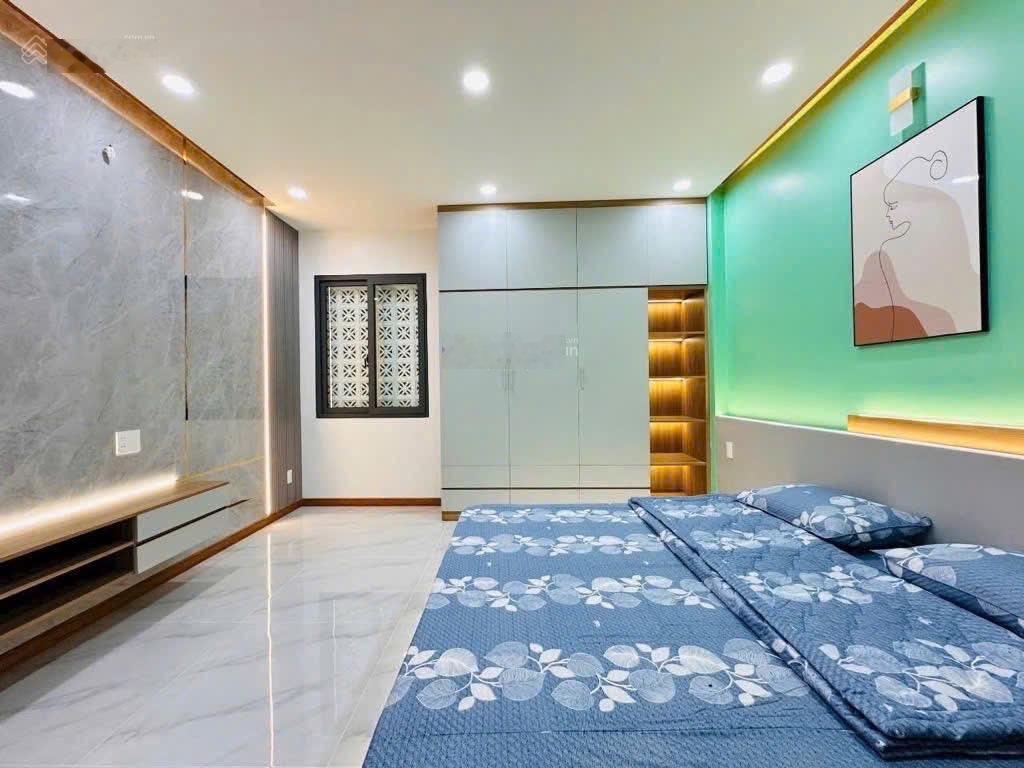 Nhà ngộp ngay Hồ Hảo Hớn - Quận 1.Giá 4Tỷ200/72.6m2 cho thuê 25triệu. Gần Đại học Mở Cơ Sở 2