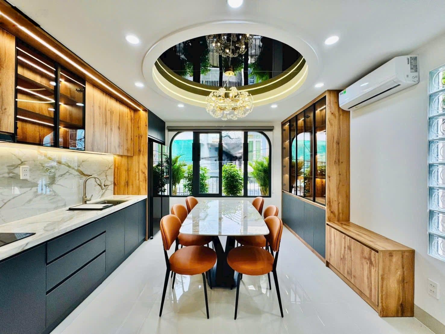 Bán gấp nhà Đường Huỳnh Tấn Phát, Q7, giá 3,2 tỷ,với 49.2m2, đang cho thuê 15tr/tháng, có gara ô tô