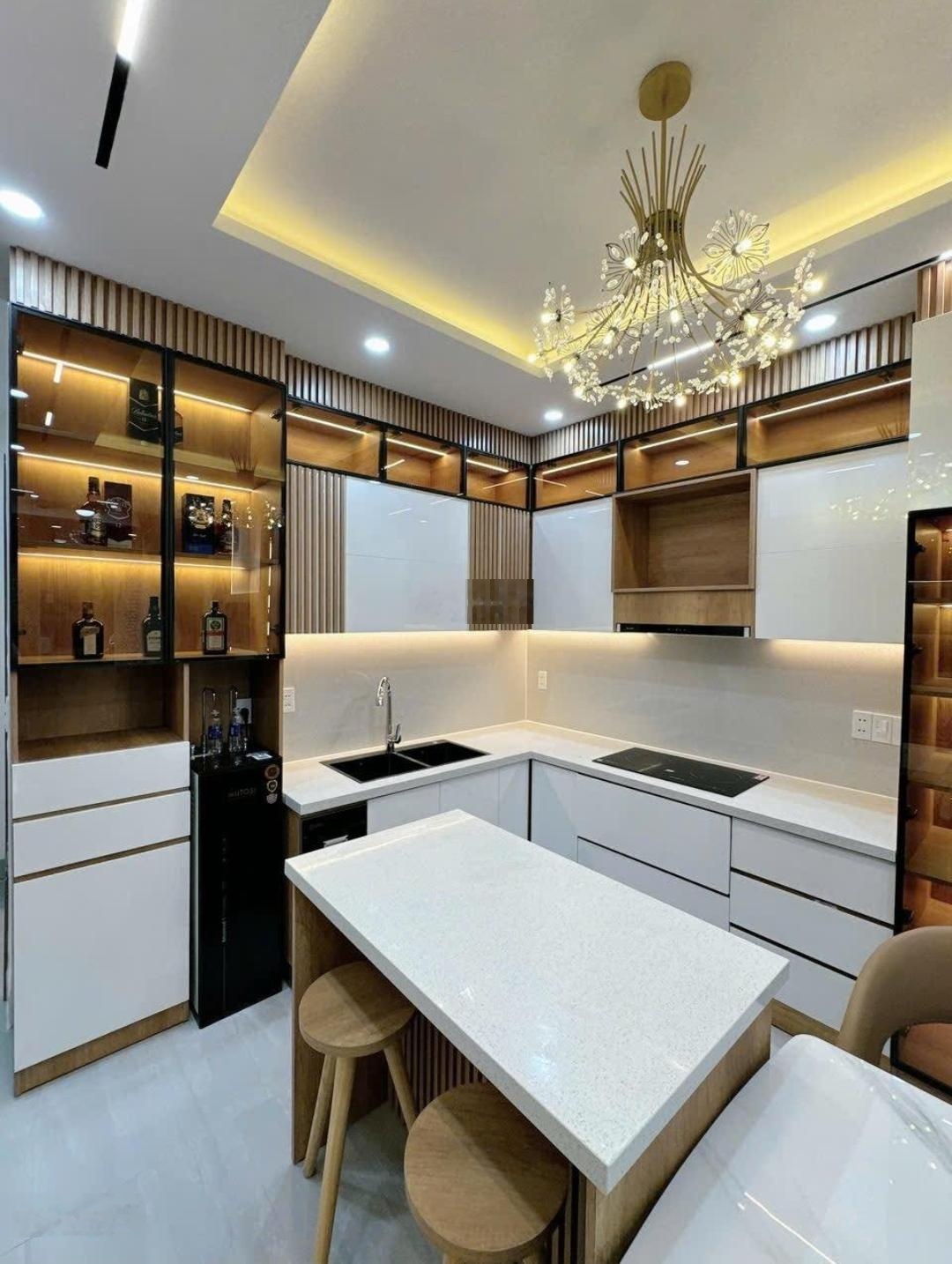 Chỉ 3tỷ94 sở hữu ngay nhà Nguyễn Cửu Vân-Bình Thạnh DT 84m2 gần ĐH Kinh tế-Tài Chính, cho thuê 23tr