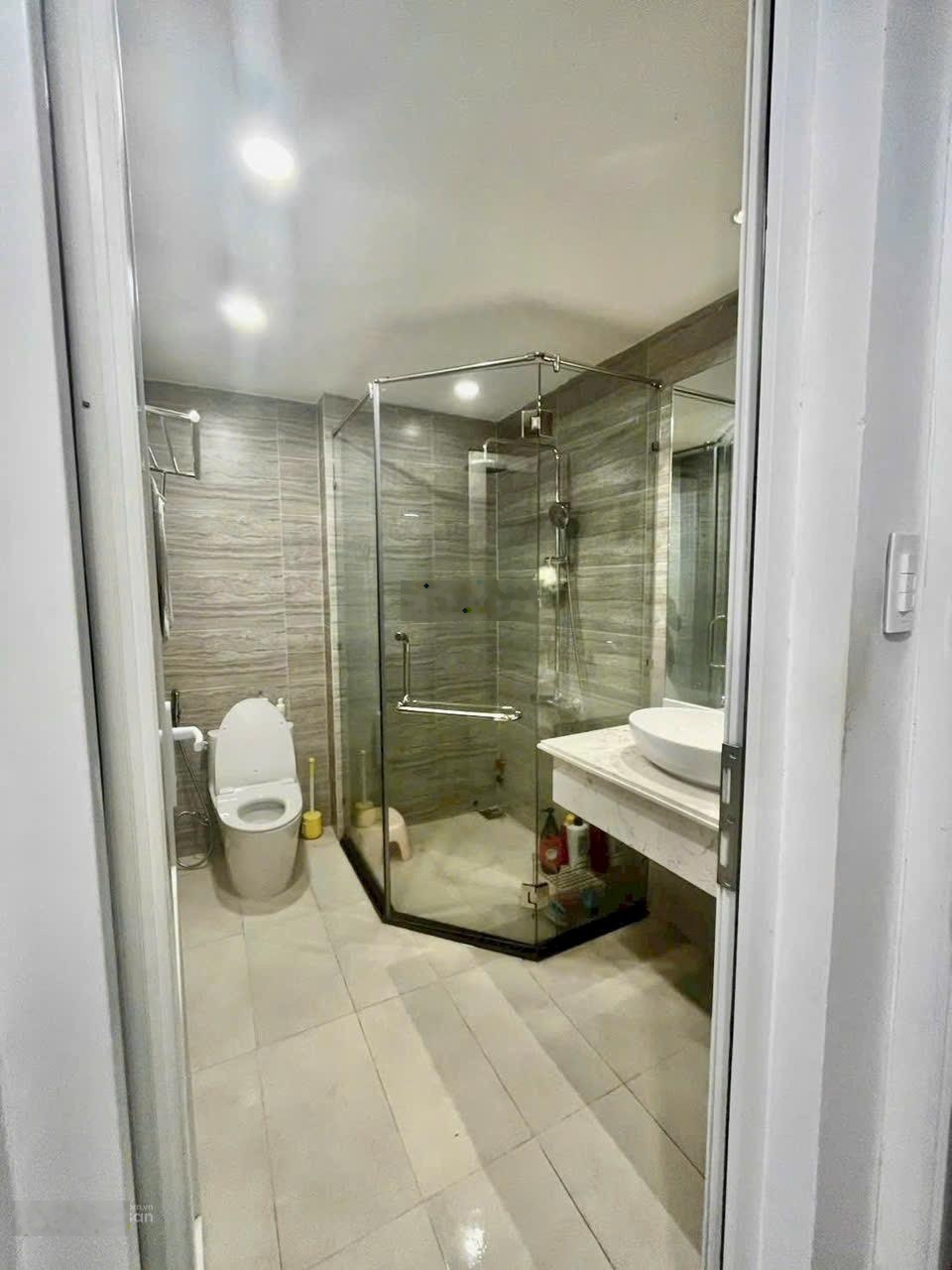 Cho thuê nhà đẹp full nt 4x20m, Trệt 4Lầu , Đường Số kế LÂM VĂN BỀN, Q.7