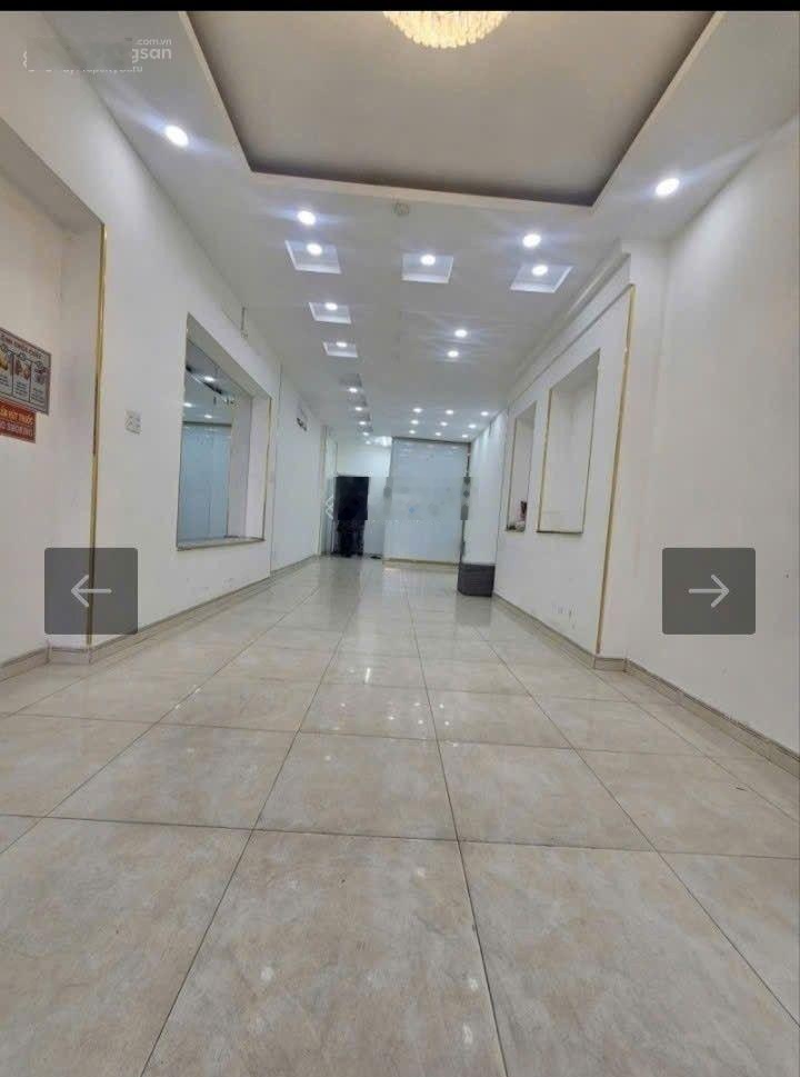 Bán khách sạn thô: 4 x 22 + 6 tầng mặt tiền Trần Quang Khải Q. 1