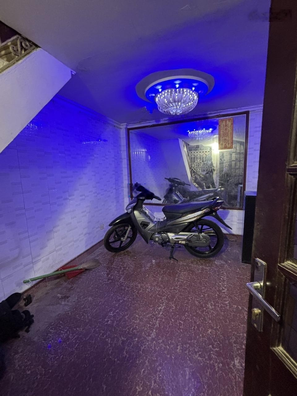 Nhà tô hoàng 4 tầng 16m2-3,2 tỷ-vài bước ra phố bạch mai