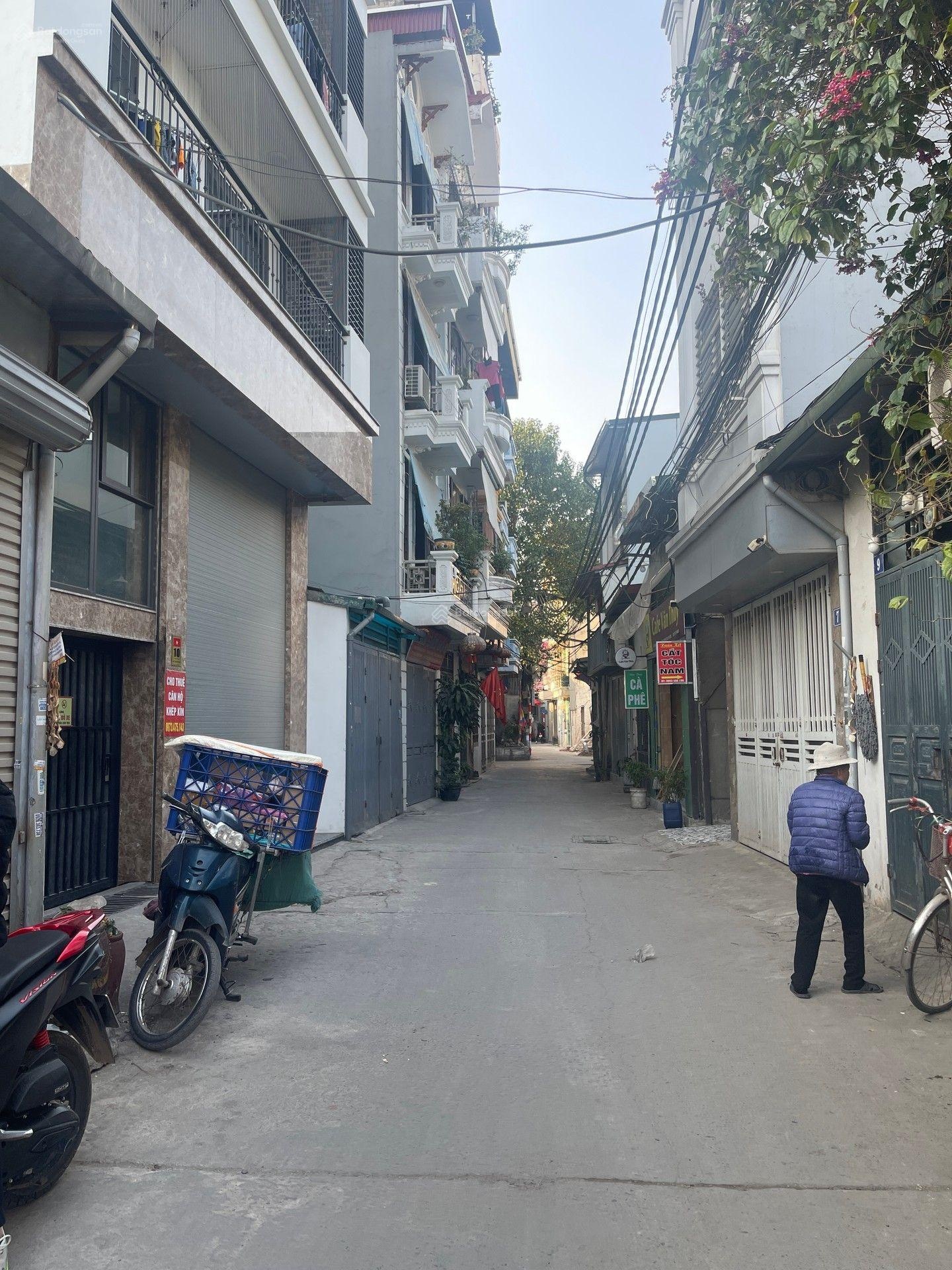 Nhà phố Định Công Thượng: 30m2 - 3 tầng - giá 2.9tỷ, ngõ ô tô tránh, giấy tờ đầy đủ. LH 0345366007