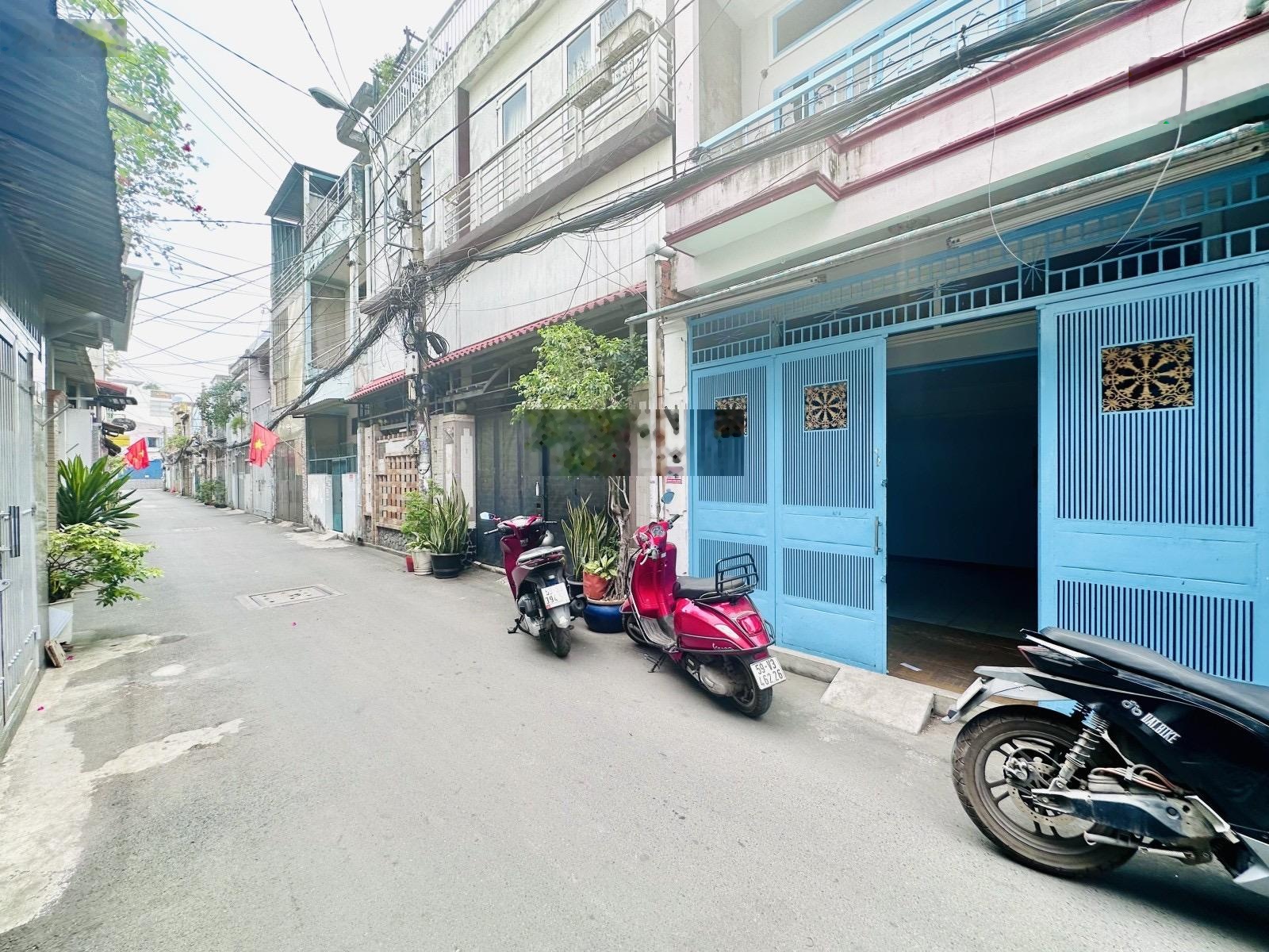 Hẻm nhựa xe hơi thông 30m ra mặt tiền P.12 Gò Vấp. Diện tích: 44m2 (4x11m). Kết cấu: 2T