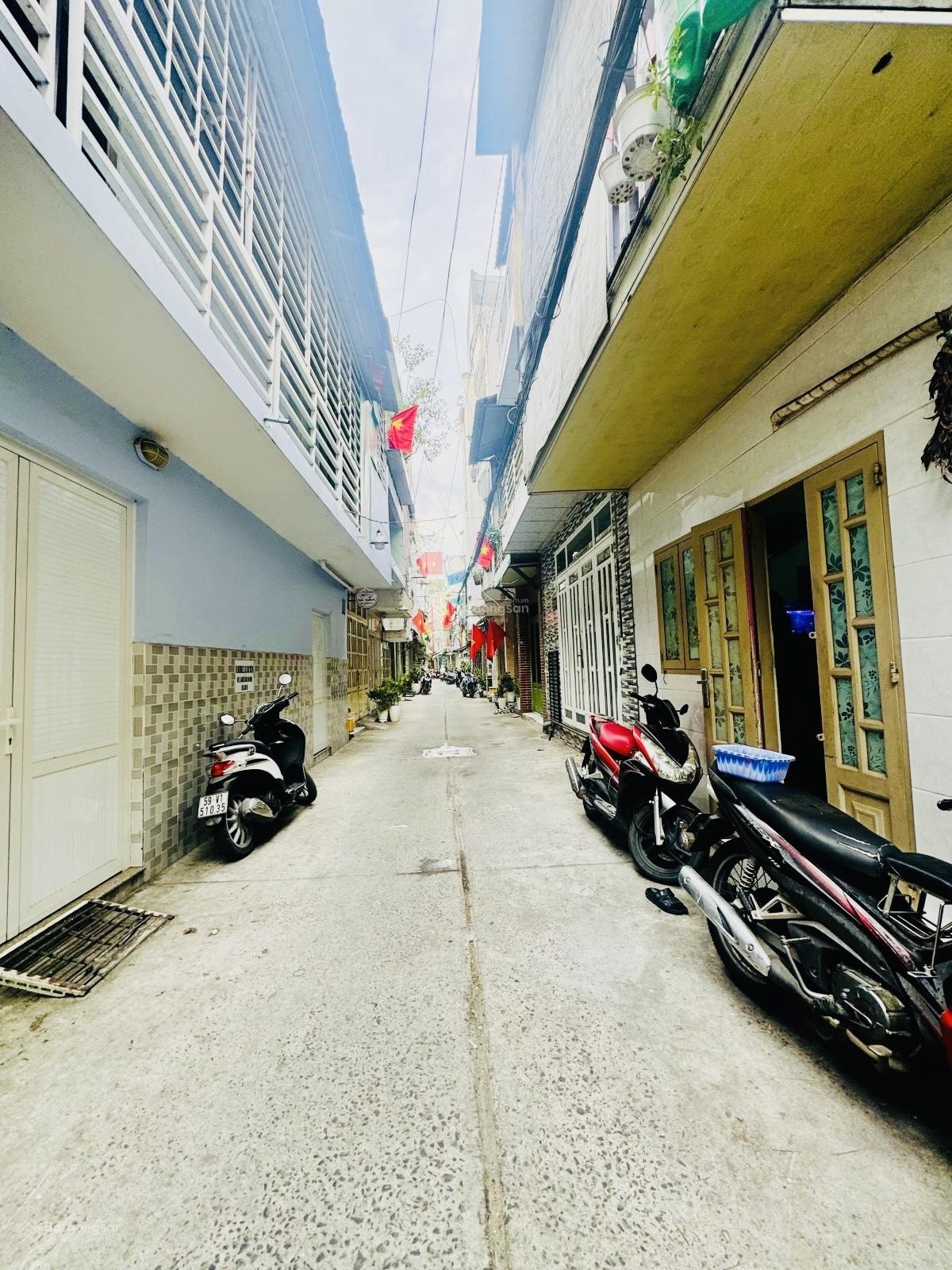 Nhà mới ở ngay - Nguyễn Văn Cừ, quận 1, 33m2, 3 tầng, 3 PN - Chỉ 6 tỷ 1 thương lượng