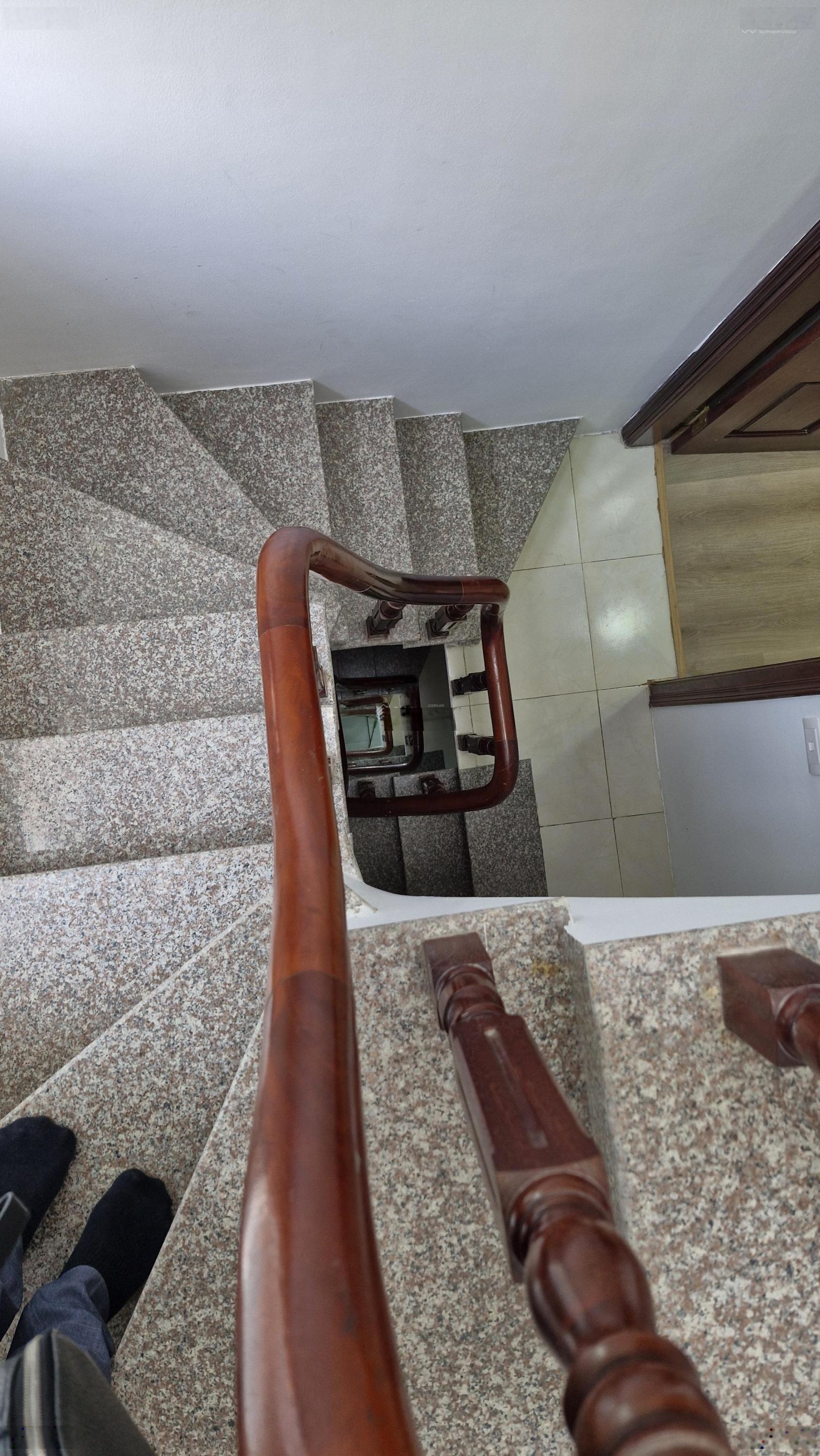 Bán gấp nhà riêng 5 tầng có 4 căn hộ kk full nội thất tại Lê Đại Hành, chỉ với 3,89 tỷ