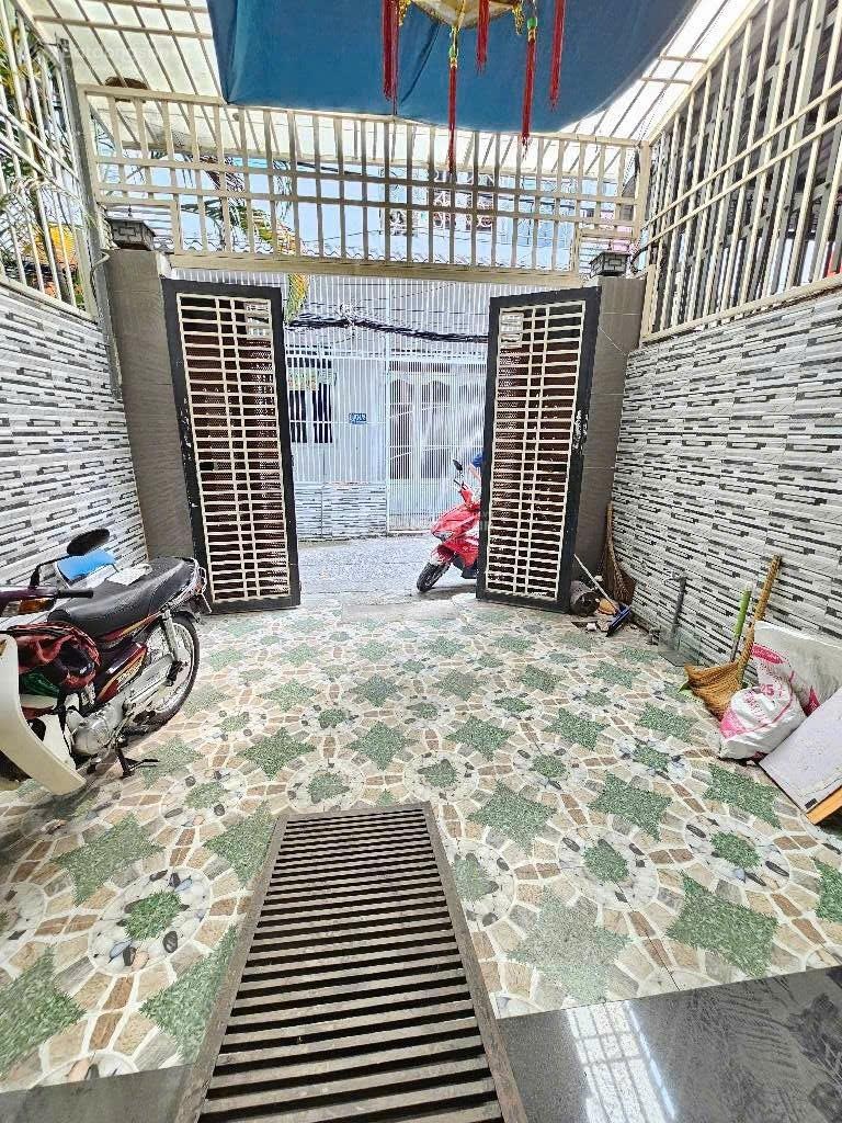 Cho thuê NR 4PN, 3WC, 45m2 tại hẻm 60 Lâm Văn Bền, giá 15 triệu VND, đường vô rộng rãi