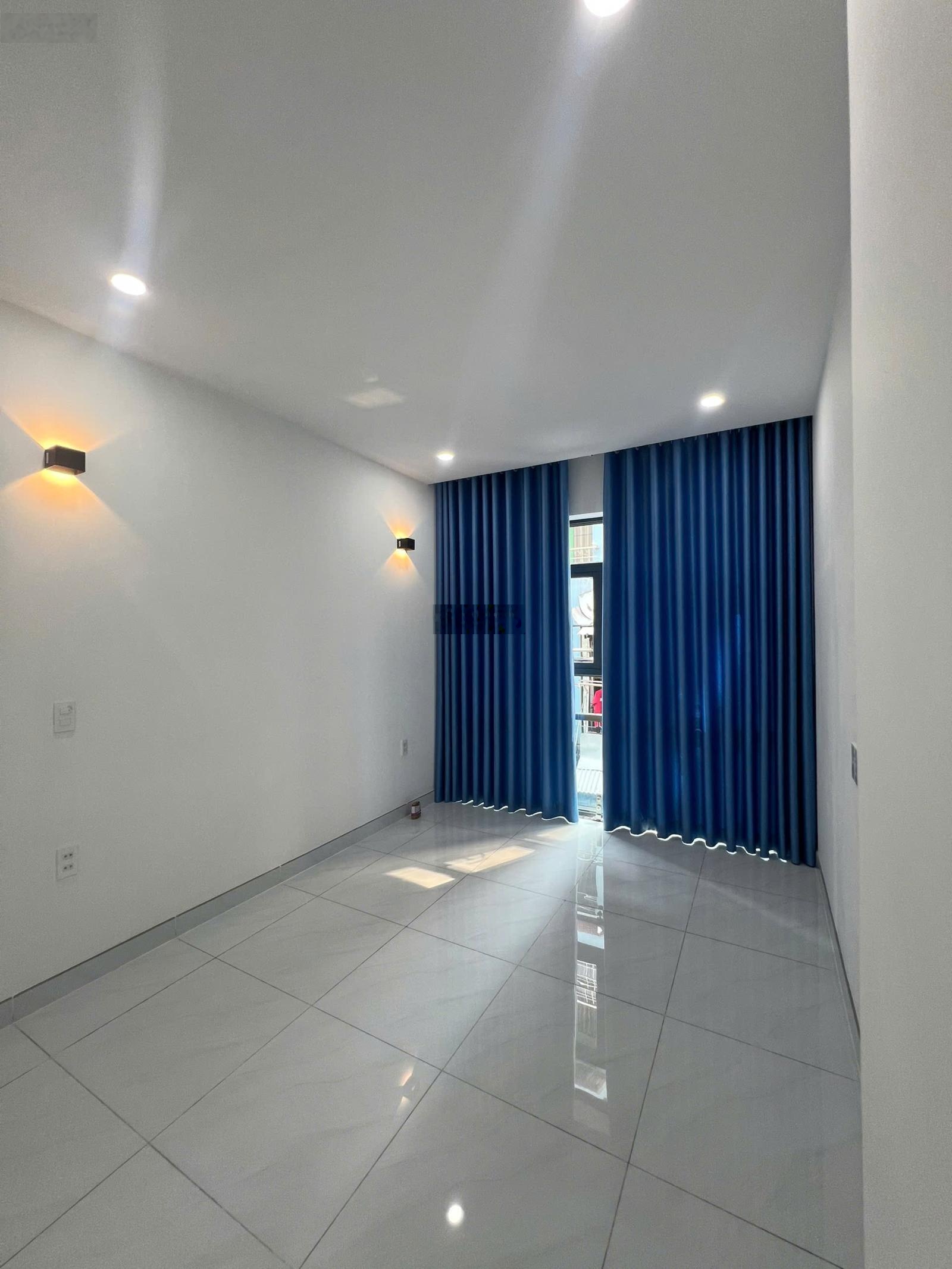 Bán nhà 3 lầu hẻm Nguyễn Cảnh Chân Quận 1