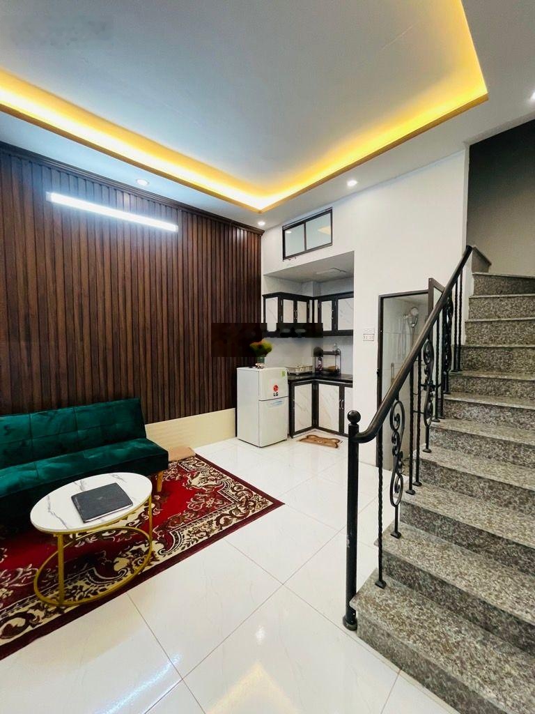 Nhà 20m2 đẹp như mới 3T 2 phòng ngủ, full nội thất ngõ thoáng sạch ban công phơi về ở ngay giá tốt