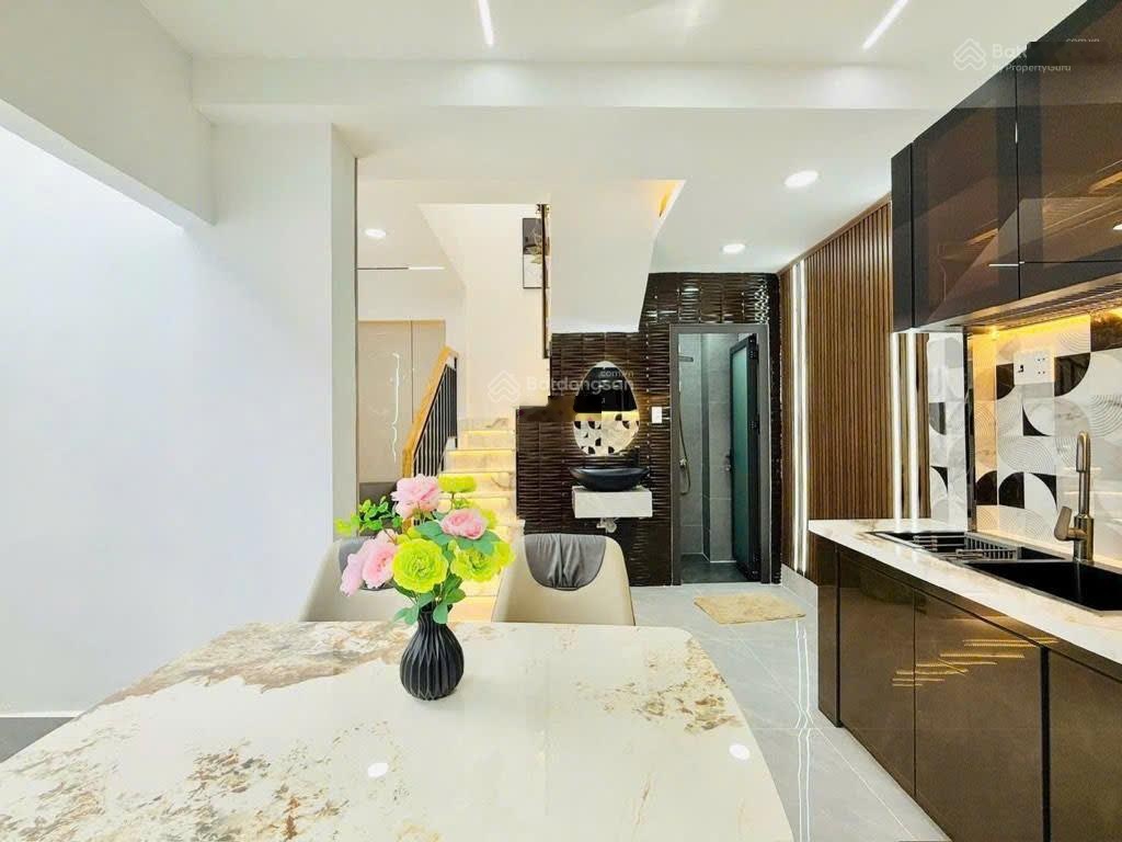 Nhỉnh 3 tỷ - sp lô góc gò vấp - hxh ~ 40m2 vuông a4 - full nội thất cao cấp -chủ kẹt tiền bán gấp