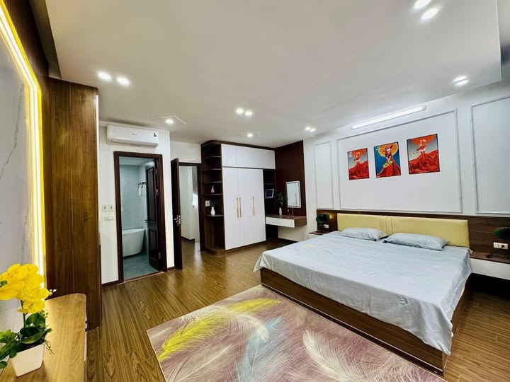 Bán nhà ngay Ngã Tư Sở, 55m2, xây 7 tầng, dòng tiền 75 triệu/tháng, giá 15.5 tỷ